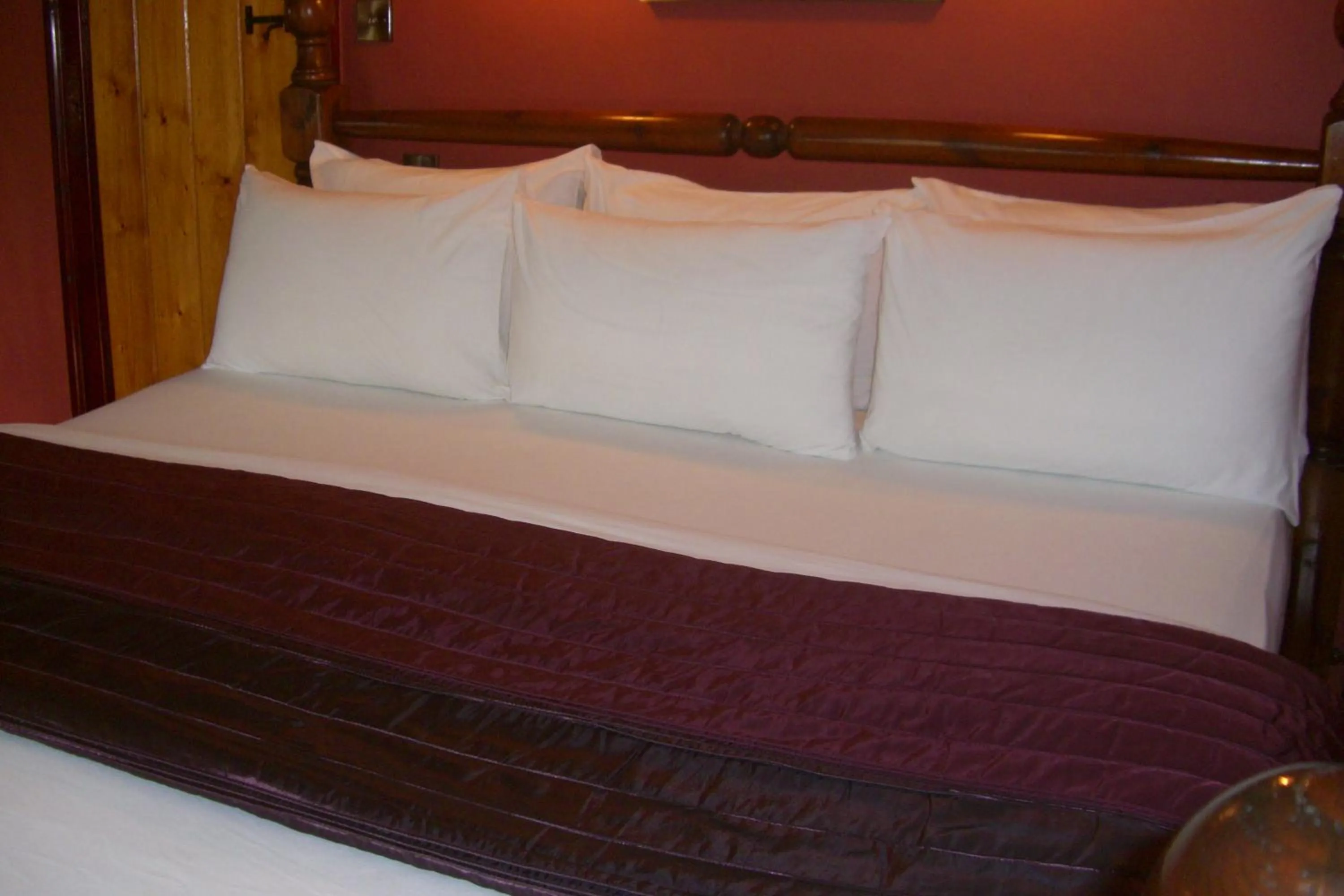 Bed in Ash Farm Country House