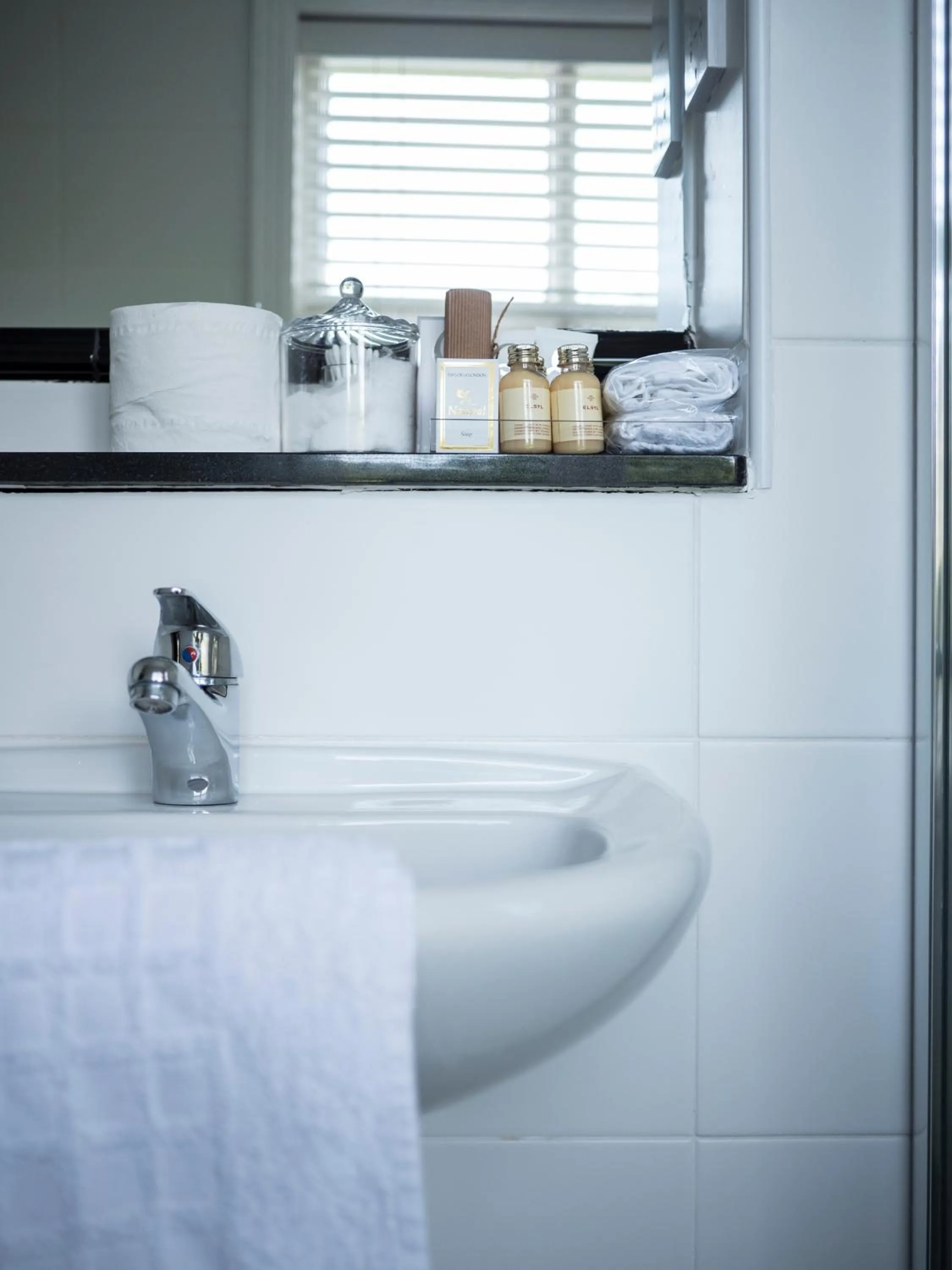 Bathroom in Ash Farm Country House