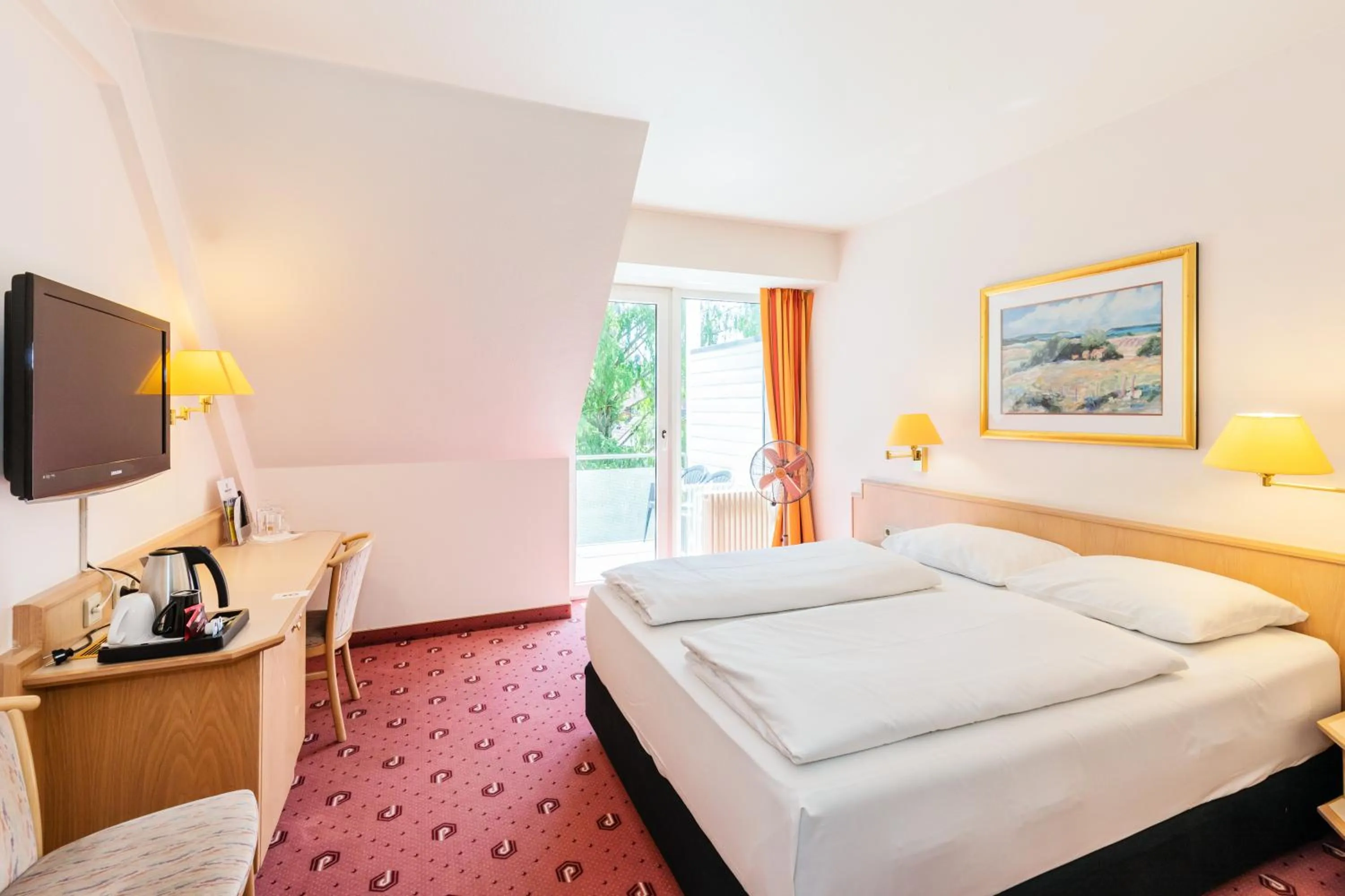 Photo of the whole room, Bed in Parkhotel Frankfurt Airport