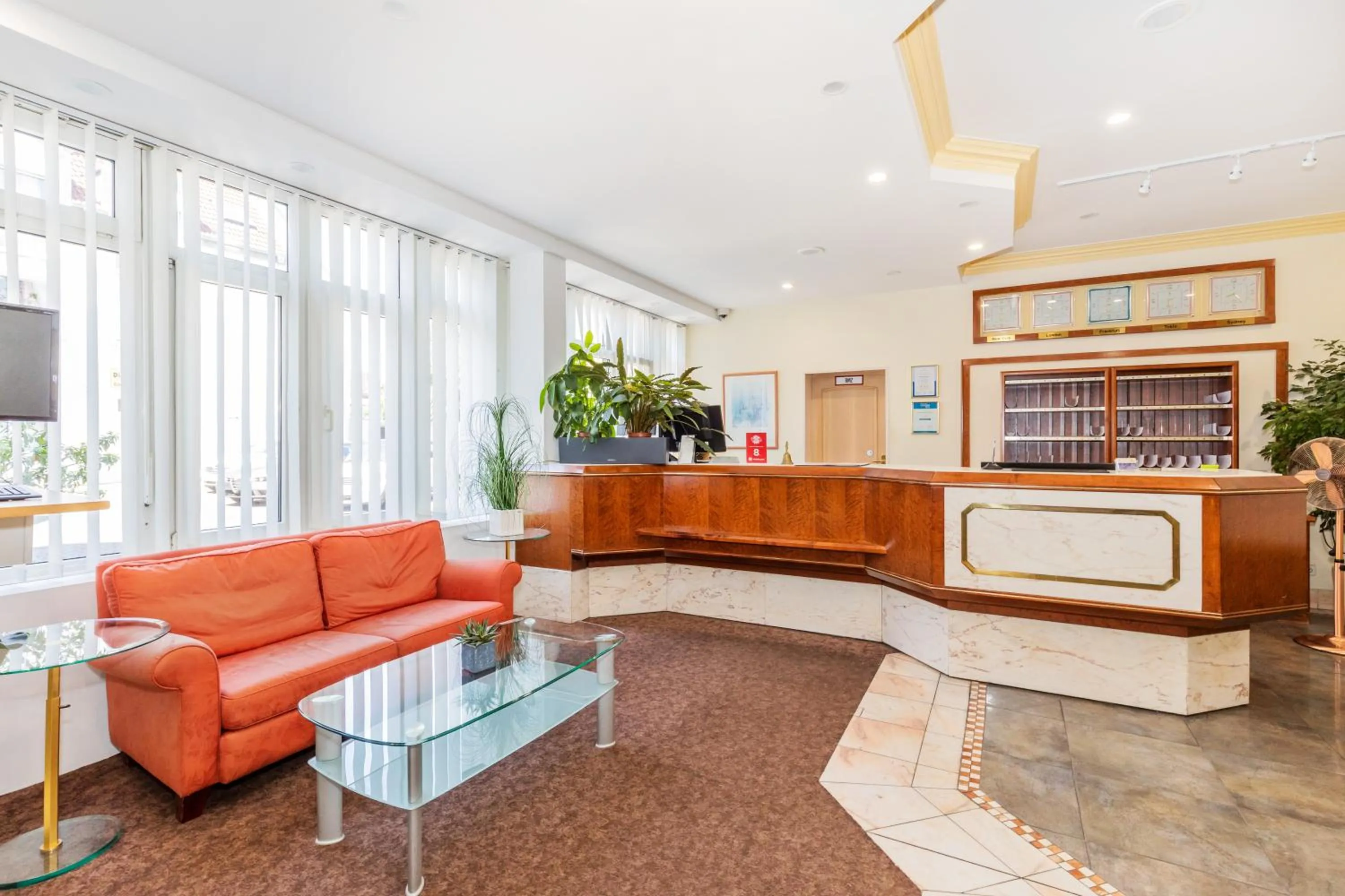 Lobby or reception in Parkhotel Frankfurt Airport