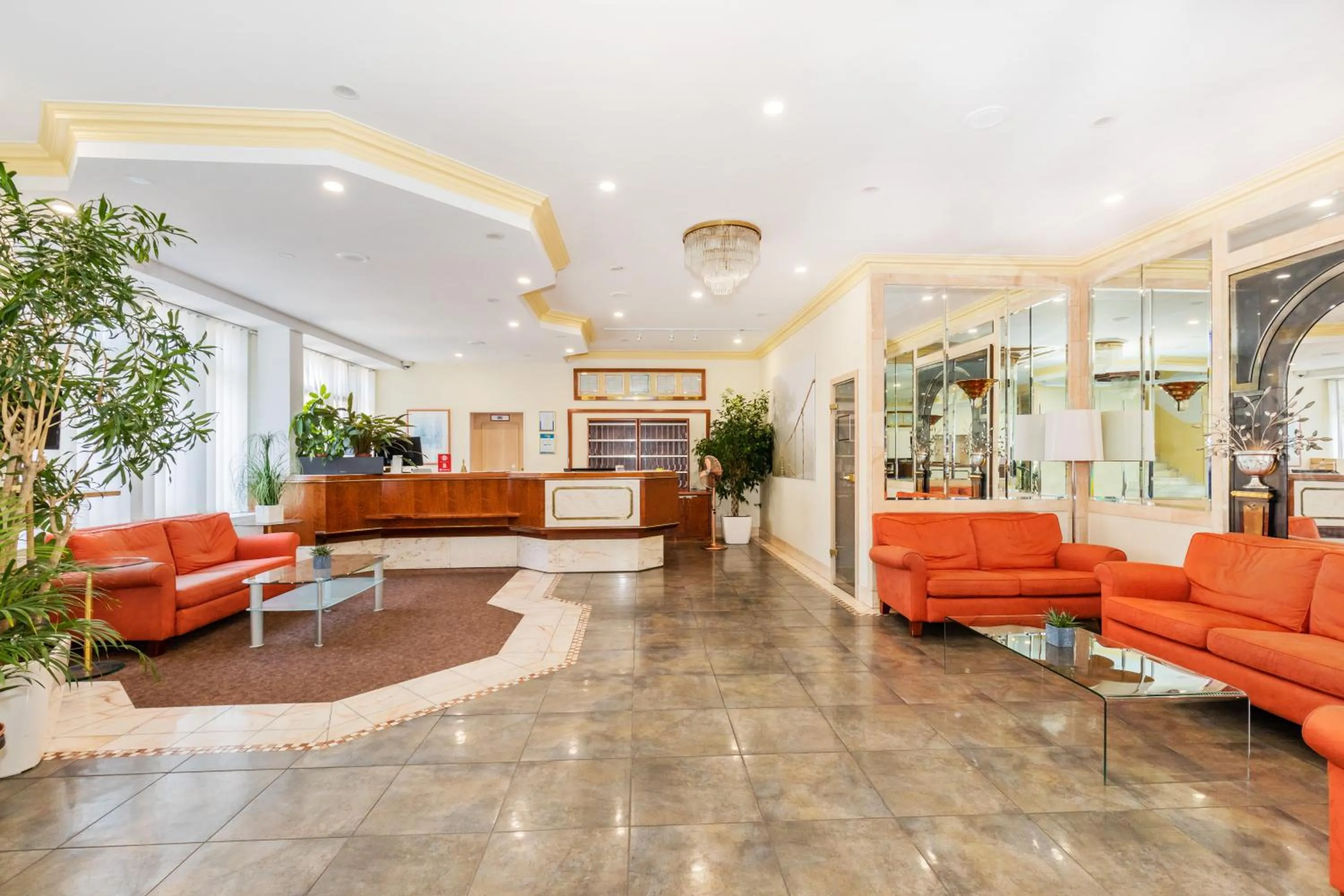 Lobby or reception in Parkhotel Frankfurt Airport