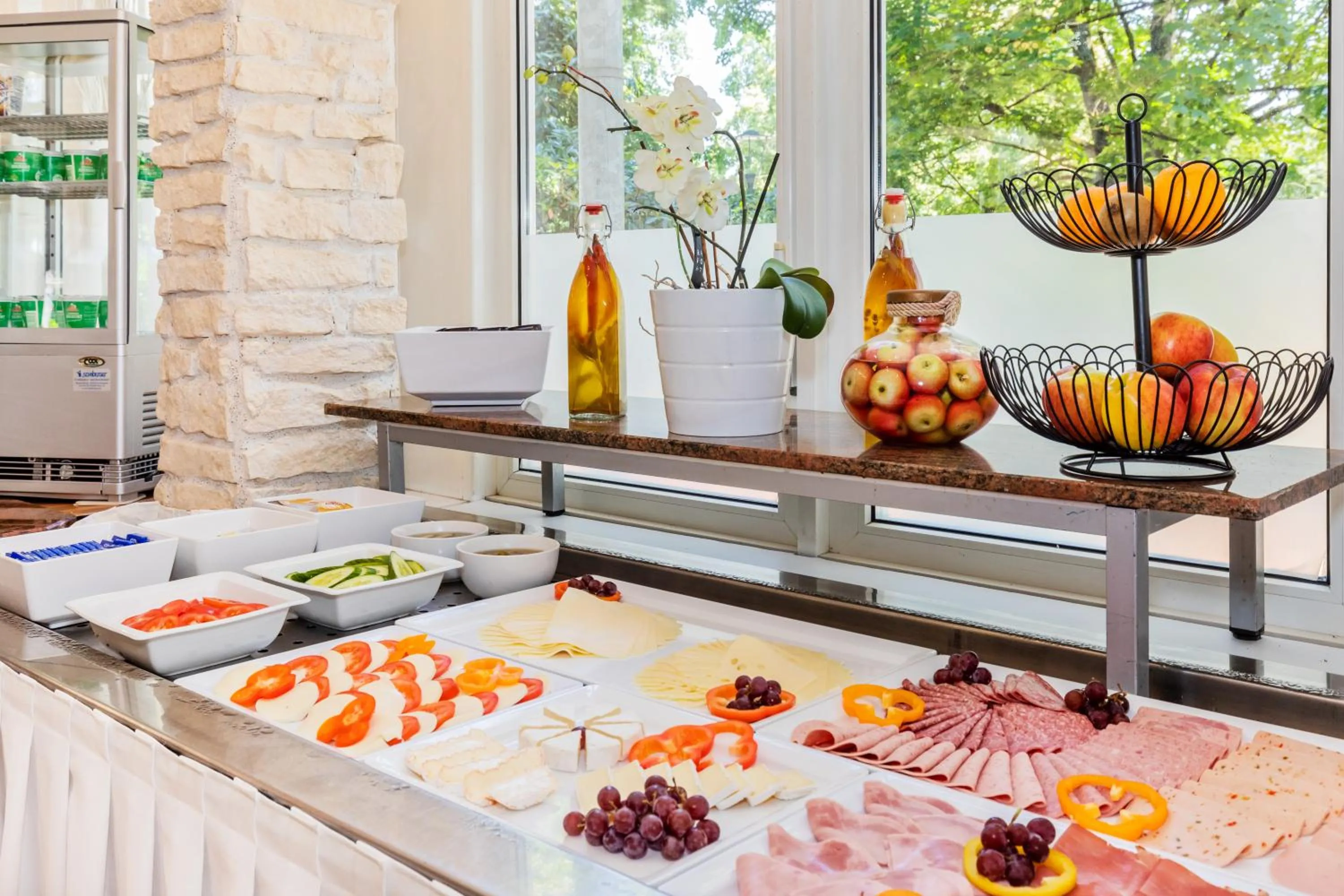 Buffet breakfast in Parkhotel Frankfurt Airport