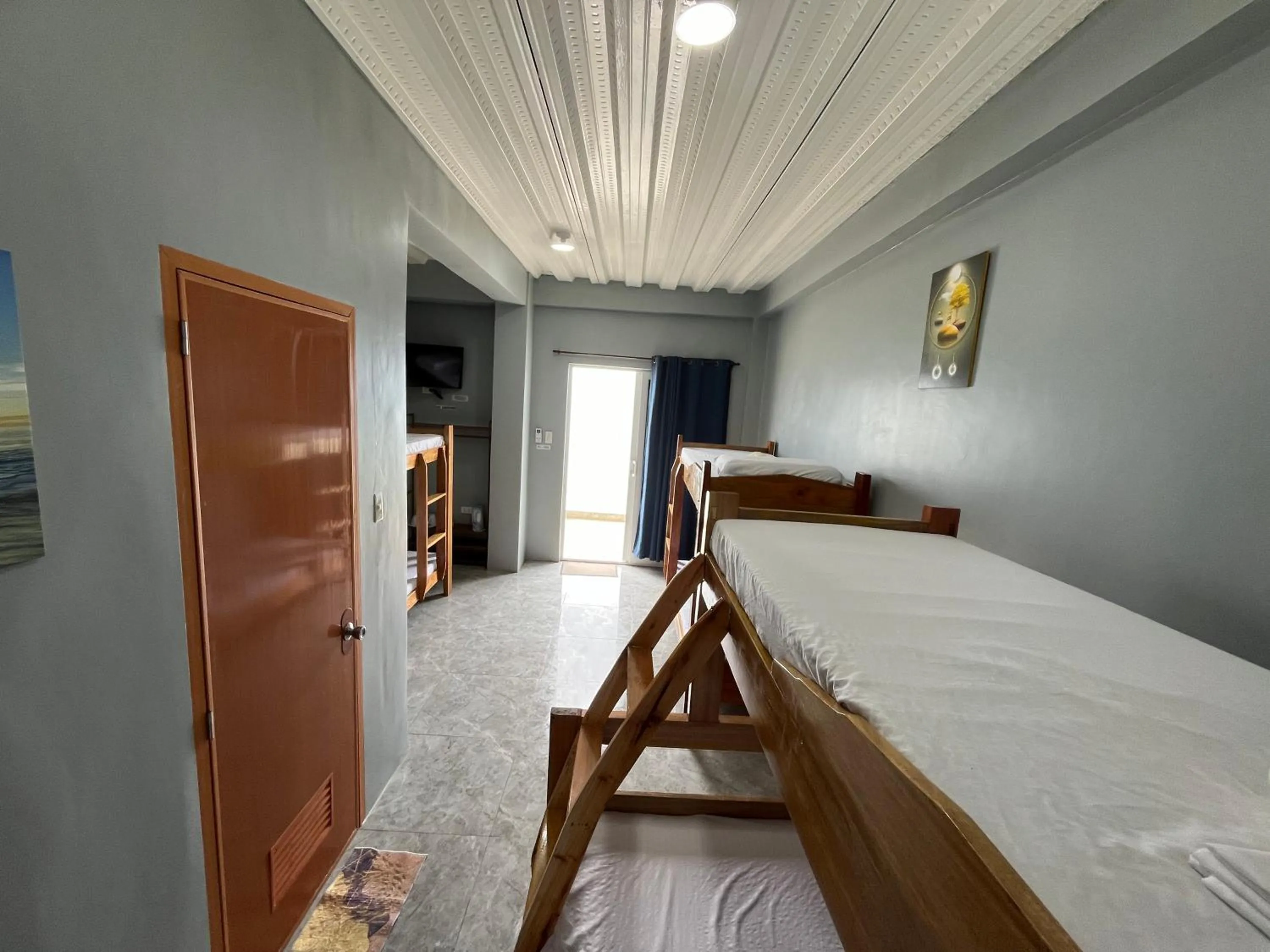 Bed in GOLDEN SUNSET INN