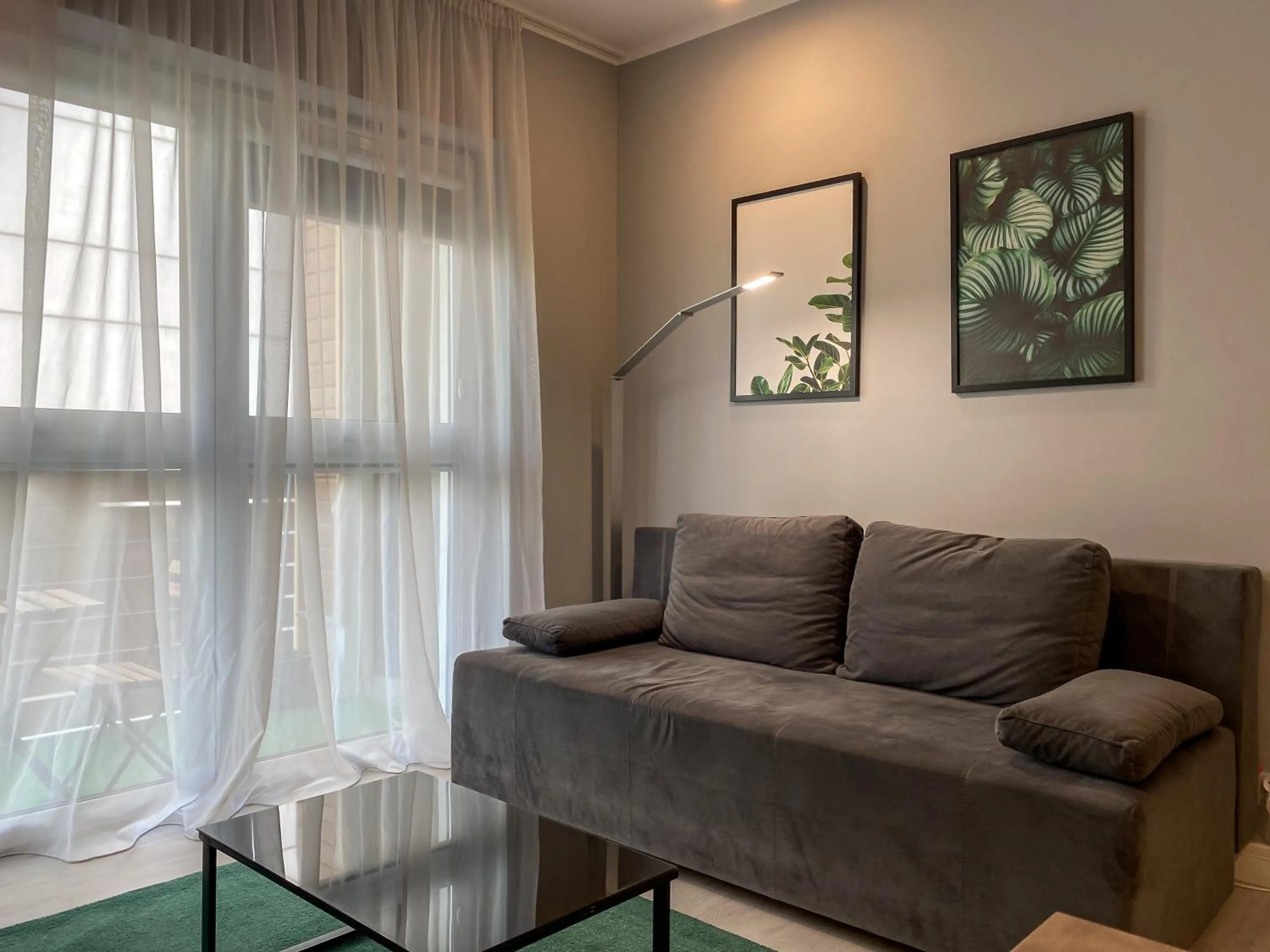 Communal lounge/ TV room in BP Apartment IV