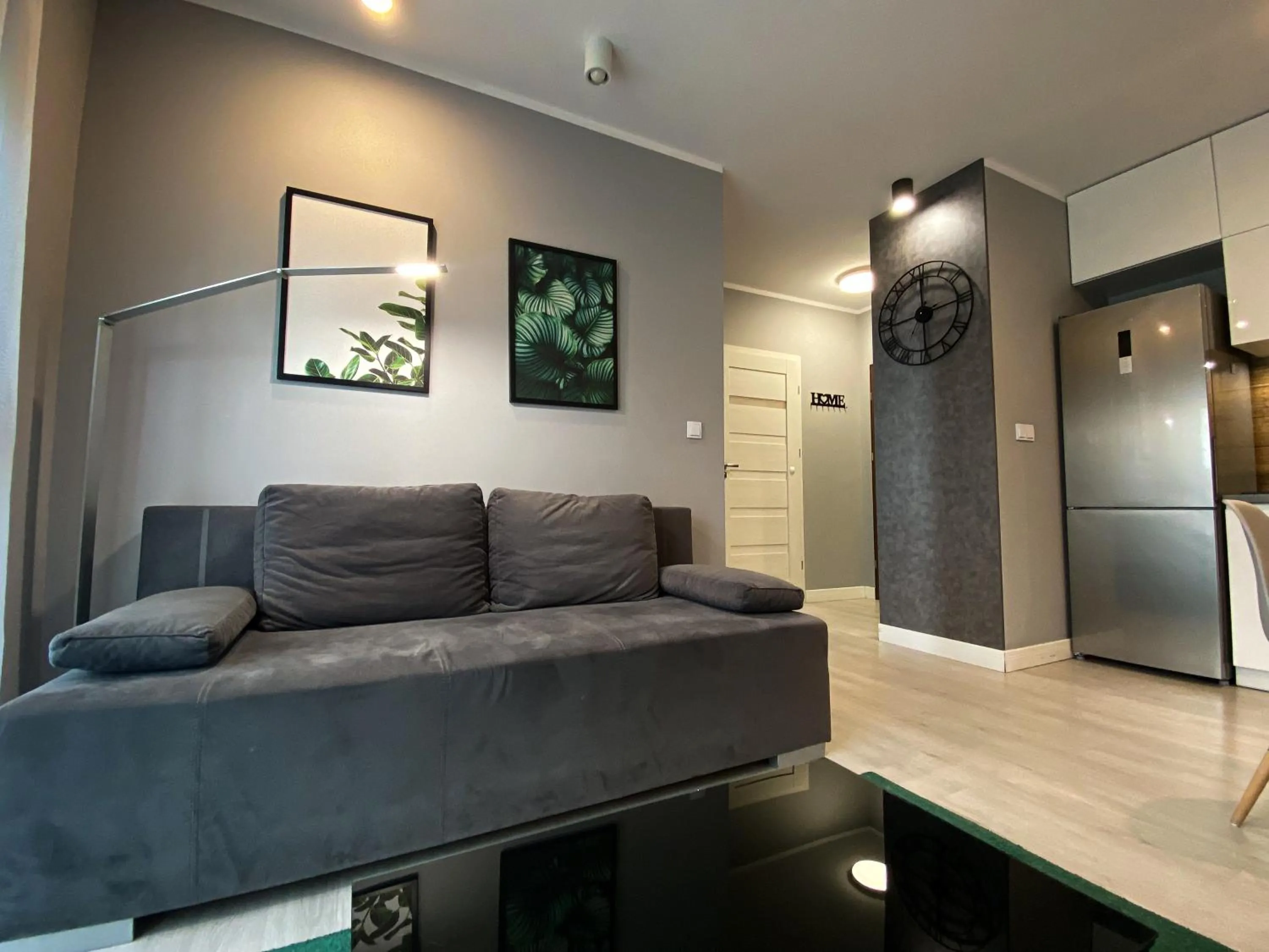 Communal lounge/ TV room in BP Apartment IV