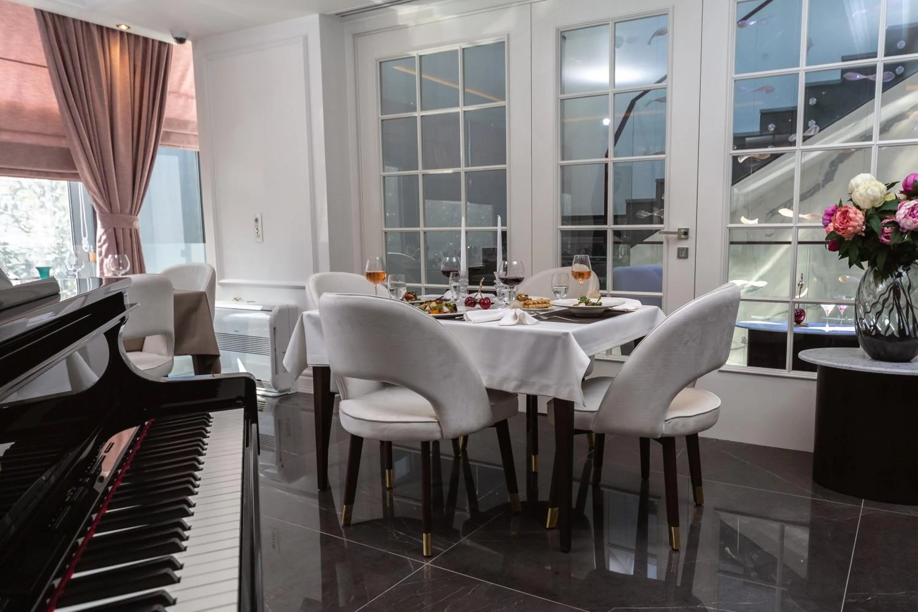 Restaurant/places to eat in Boutique Hotel Vissi d'Arte