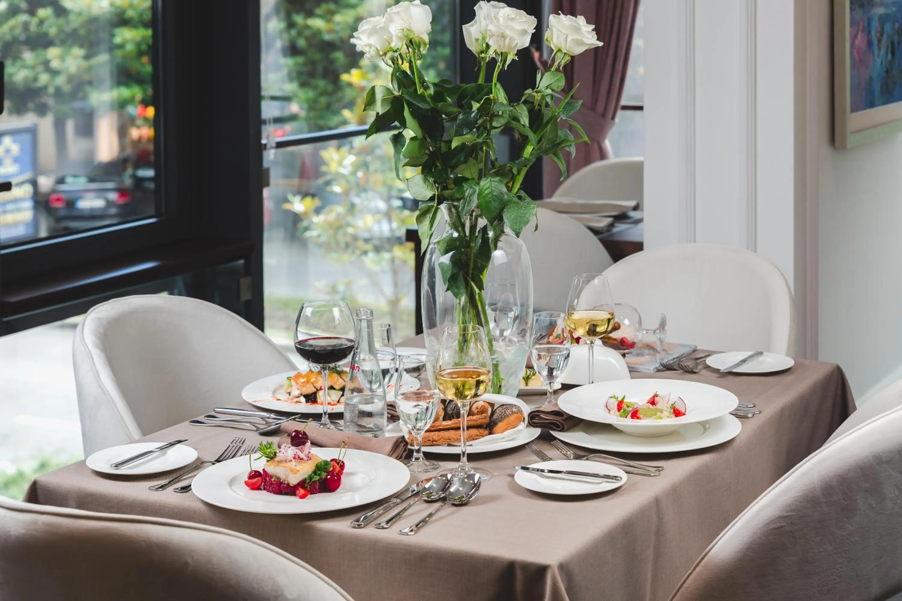 Restaurant/places to eat in Boutique Hotel Vissi d'Arte