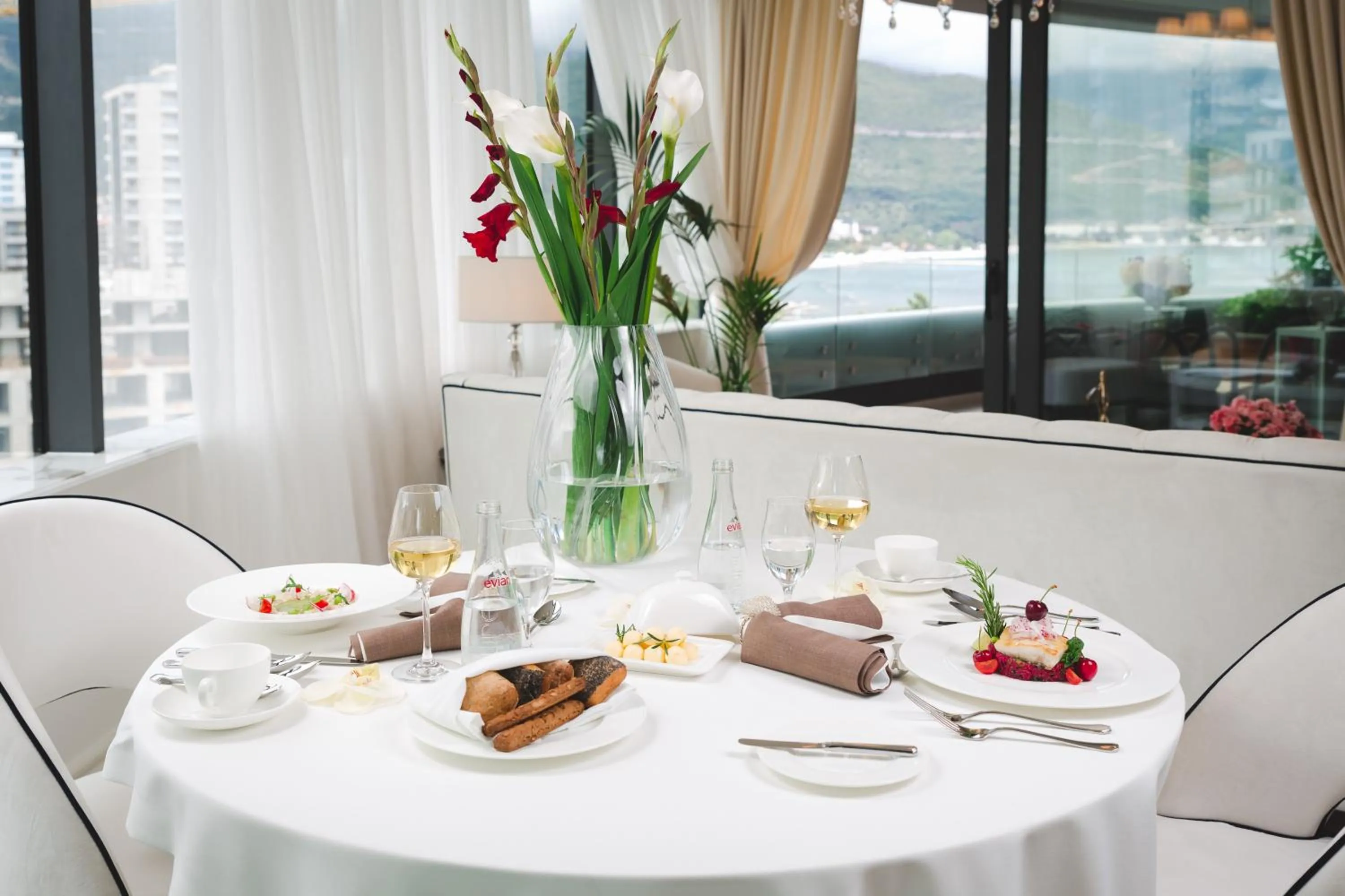 Restaurant/places to eat in Boutique Hotel Vissi d'Arte