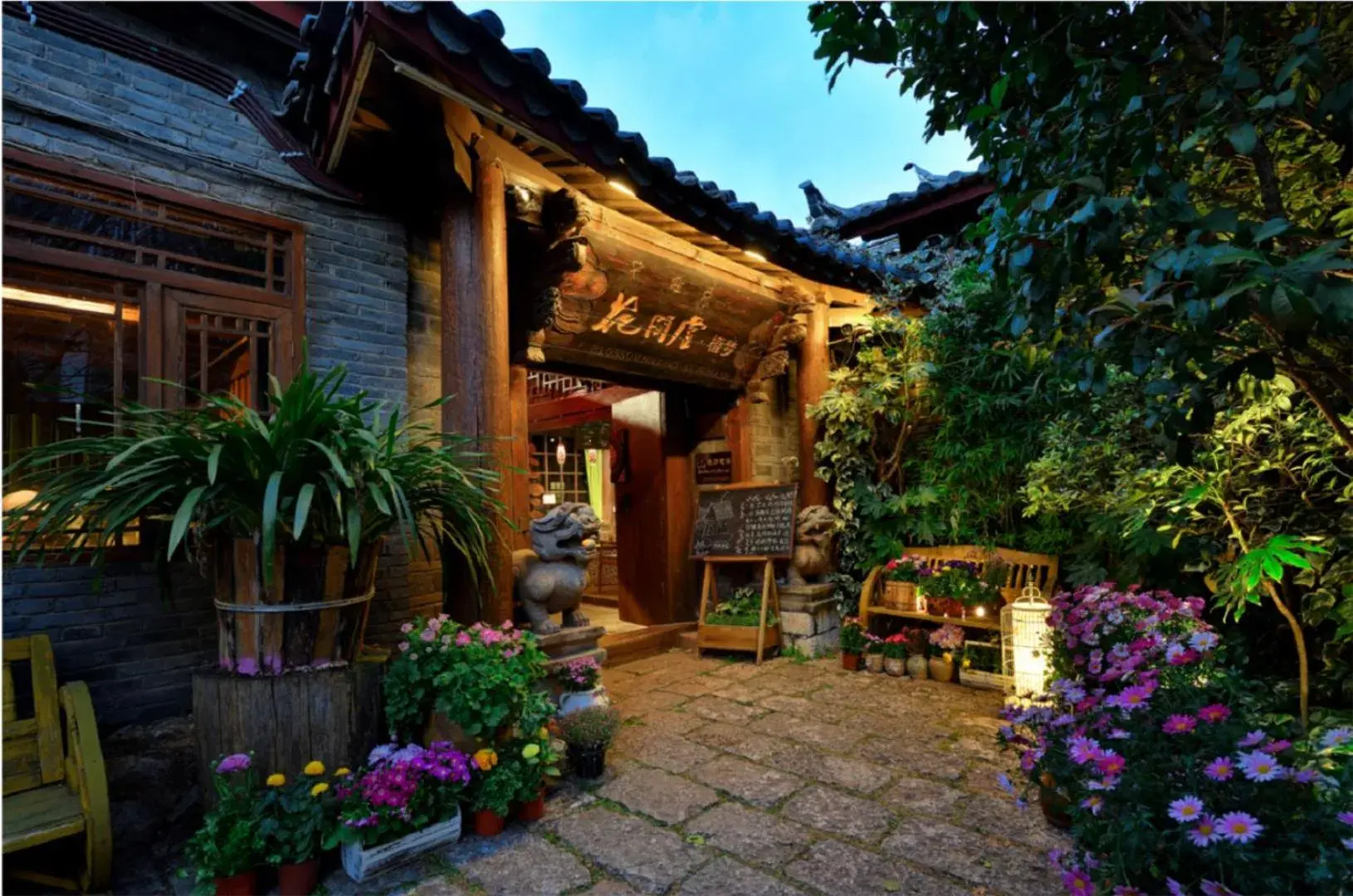 Blossom Hill Inn Lijiang Neverland Blossom Hill Inn Lijiang Neverland