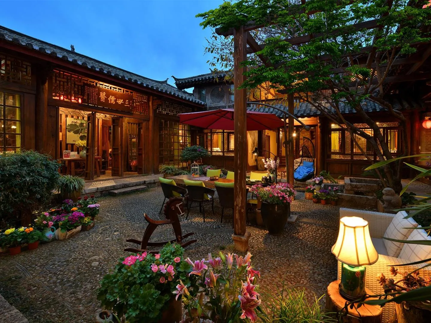 Blossom Hill Inn Lijiang Neverland