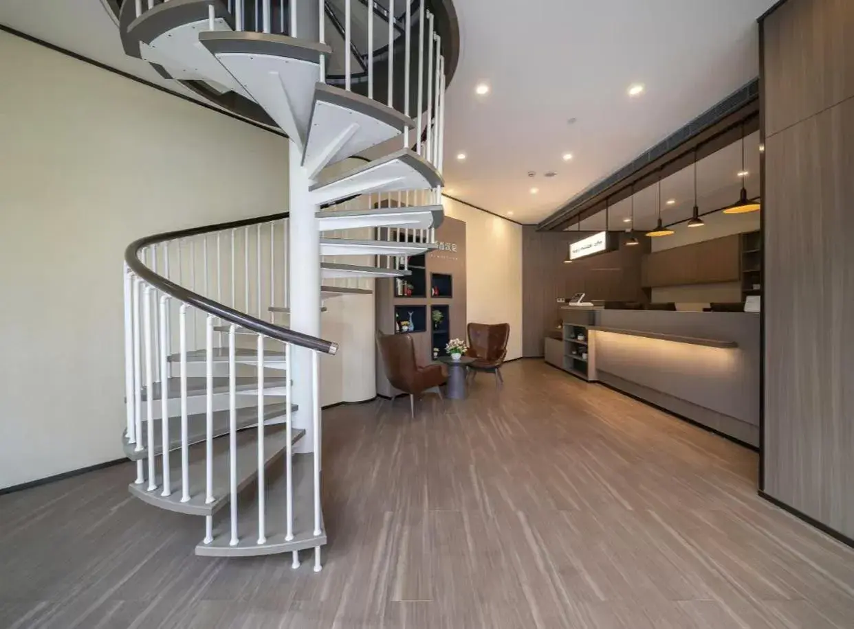 Lobby or reception, Bed in Hanting Hotel(Shanghai Lujiazui Minsheng Road Subway Station) Lobby or reception, Bed in Hanting Hotel(Shanghai Lujiazui Minsheng Road Subway Station)