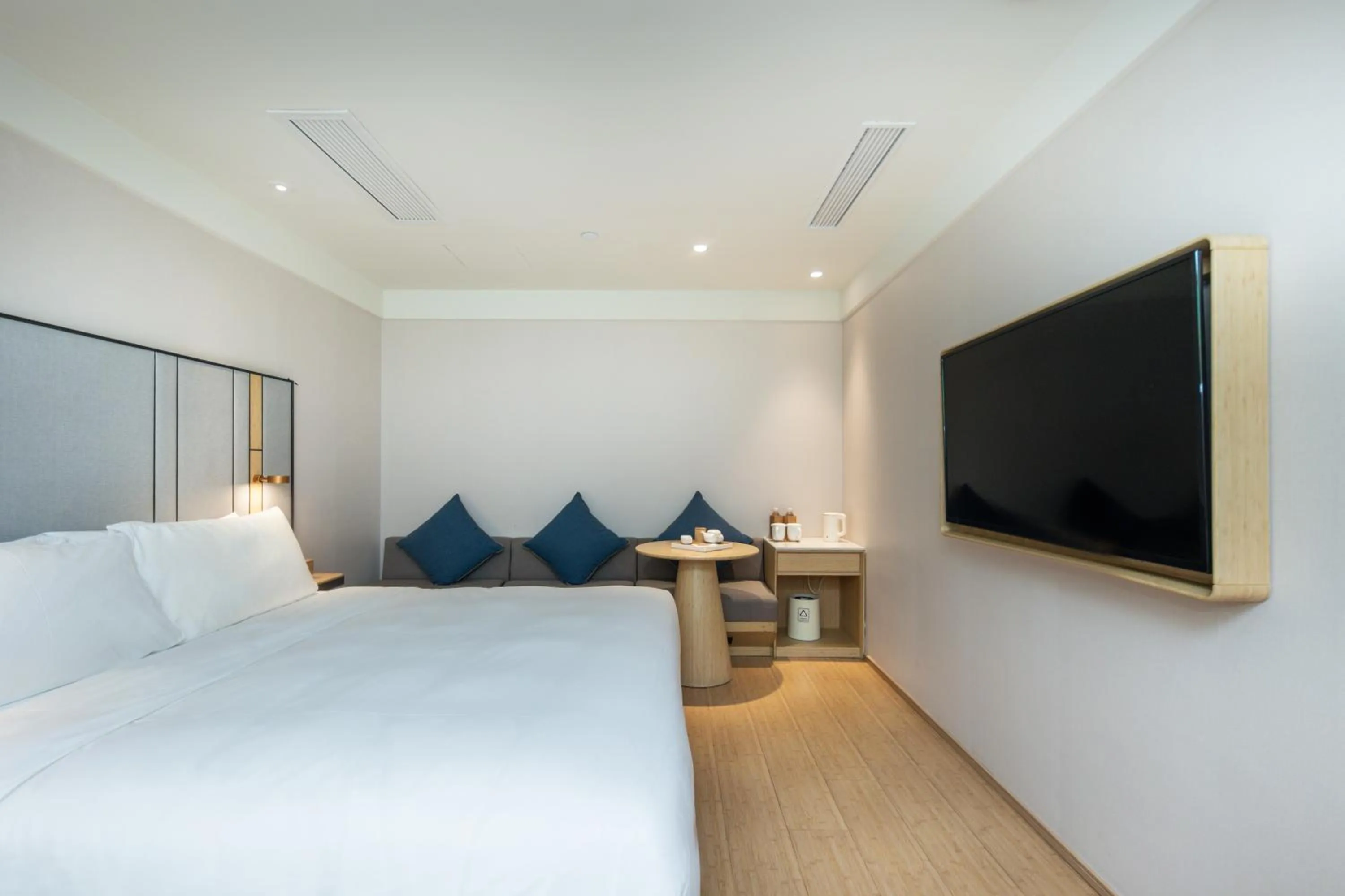 Ji Hotel (Shanghai Bund Ningbo Road)