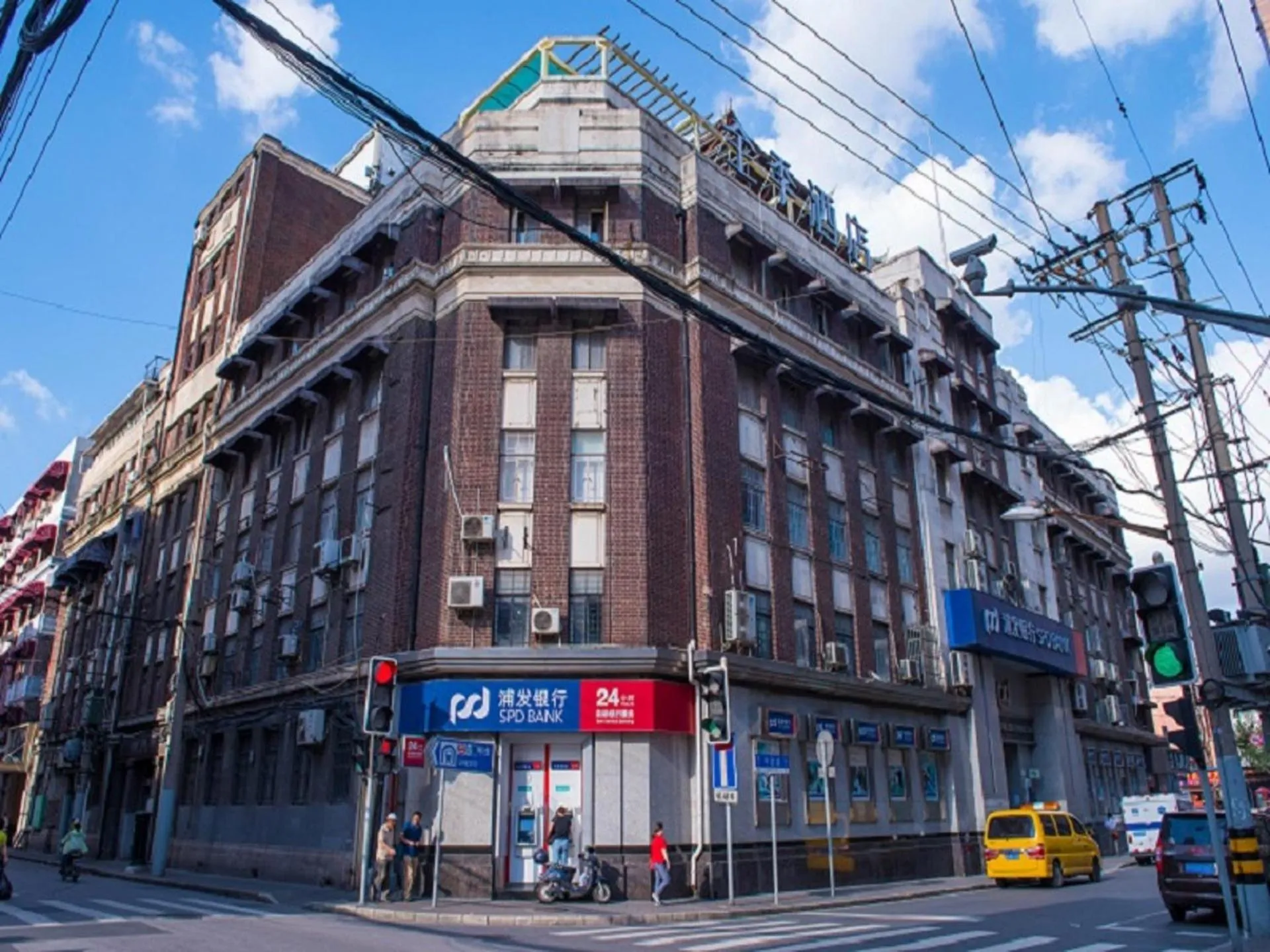 Property building in Ji Hotel (Shanghai Bund Ningbo Road)