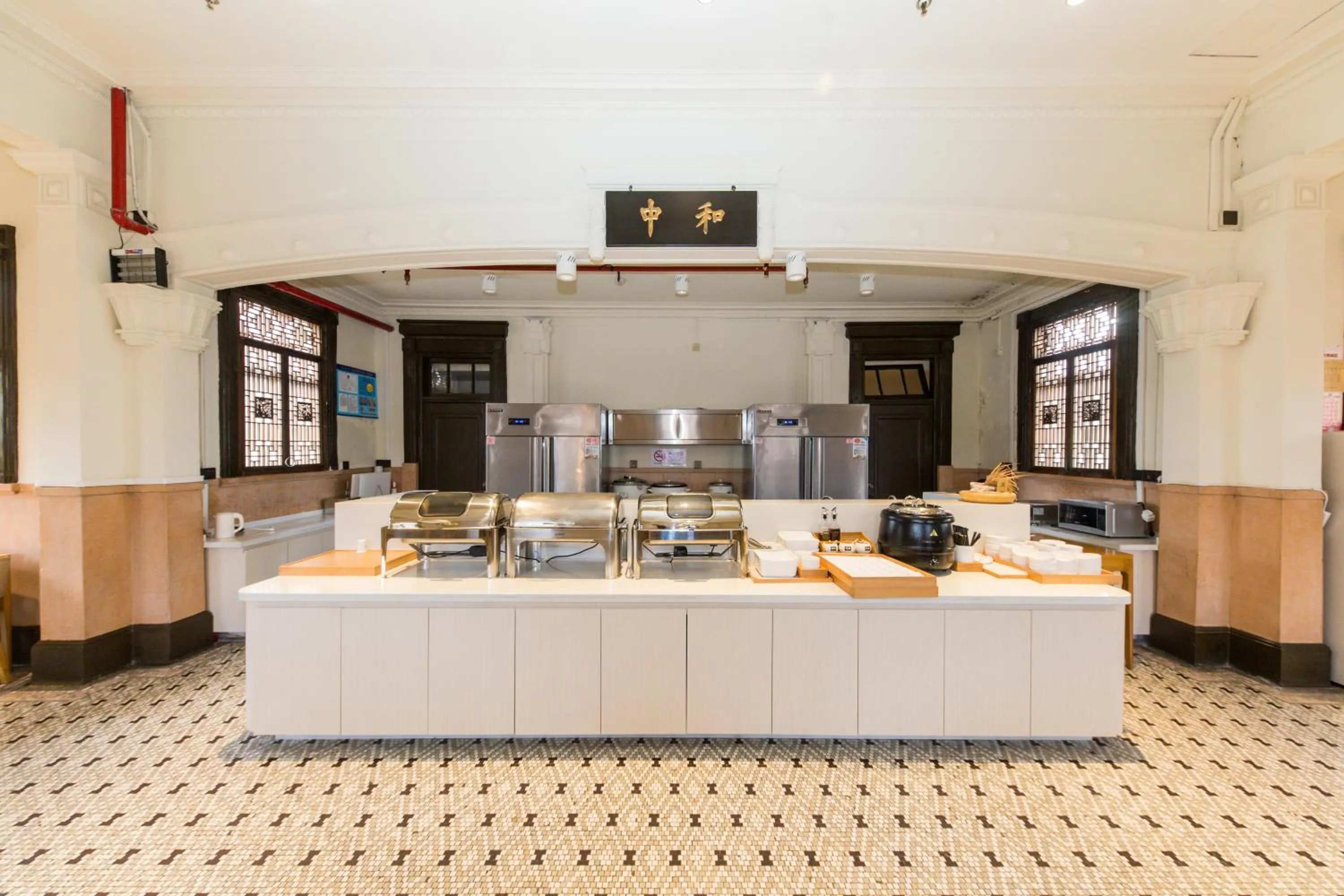 Restaurant/places to eat in Ji Hotel (Shanghai Bund Ningbo Road)