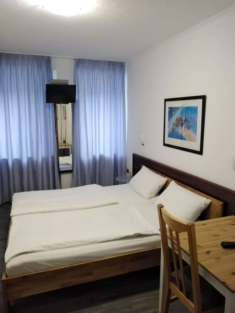 Bed in Hotel Berliner Hof