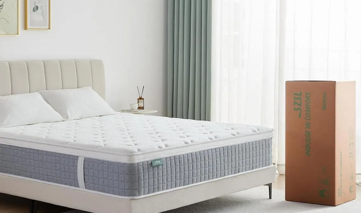 Photo of the whole room, Bed in Hotel Berliner Hof