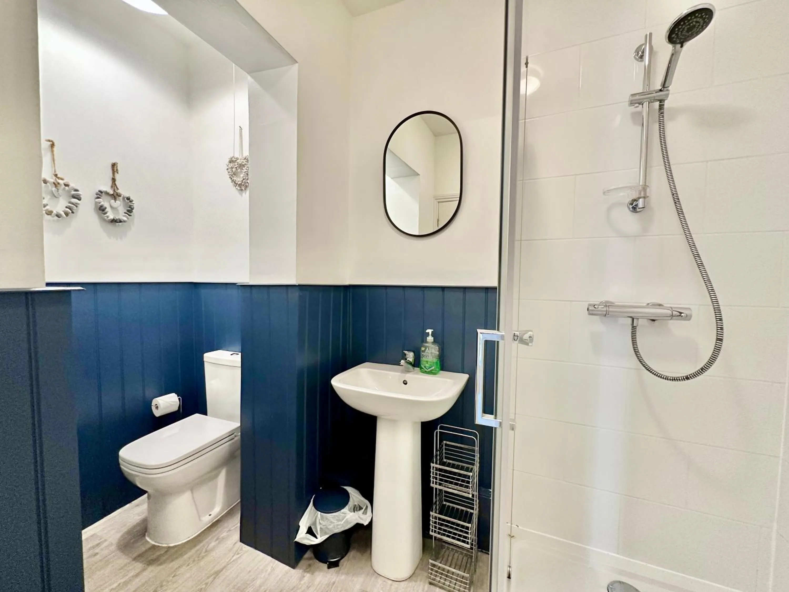 Bathroom in Gillygate Nest with Free Allocated Parking