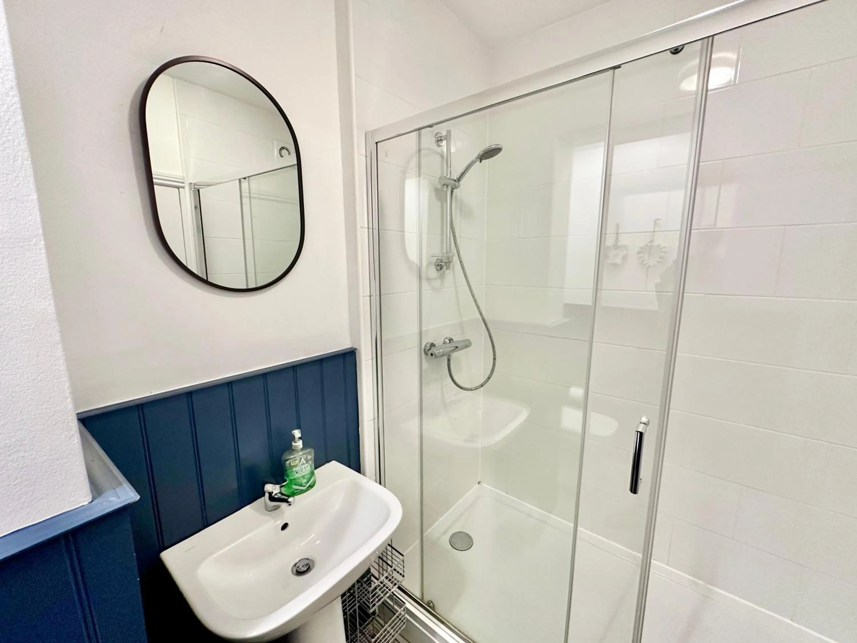 Bathroom in Gillygate Nest with Free Allocated Parking