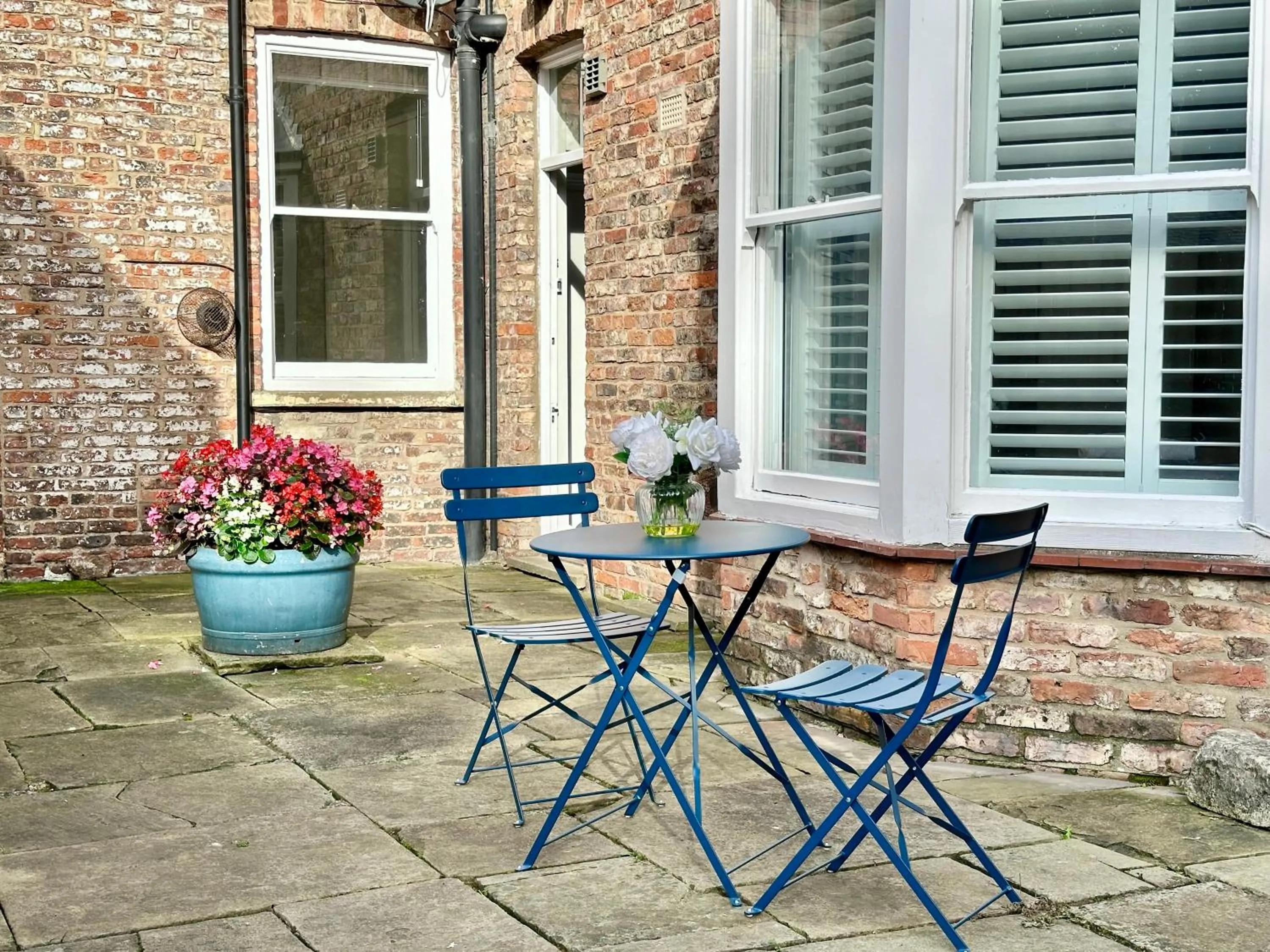 Patio in Gillygate Nest with Free Allocated Parking