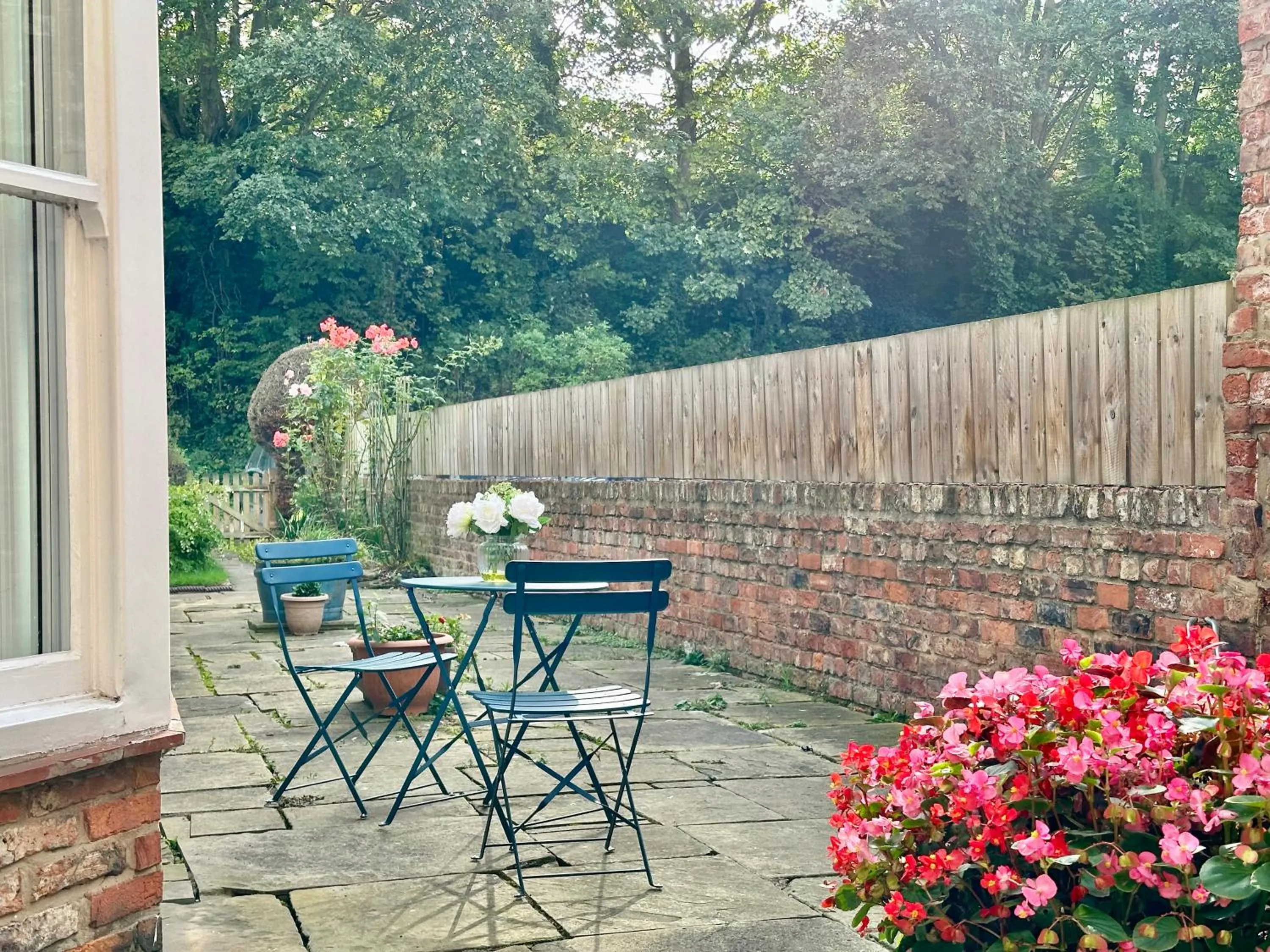 Patio in Gillygate Nest with Free Allocated Parking