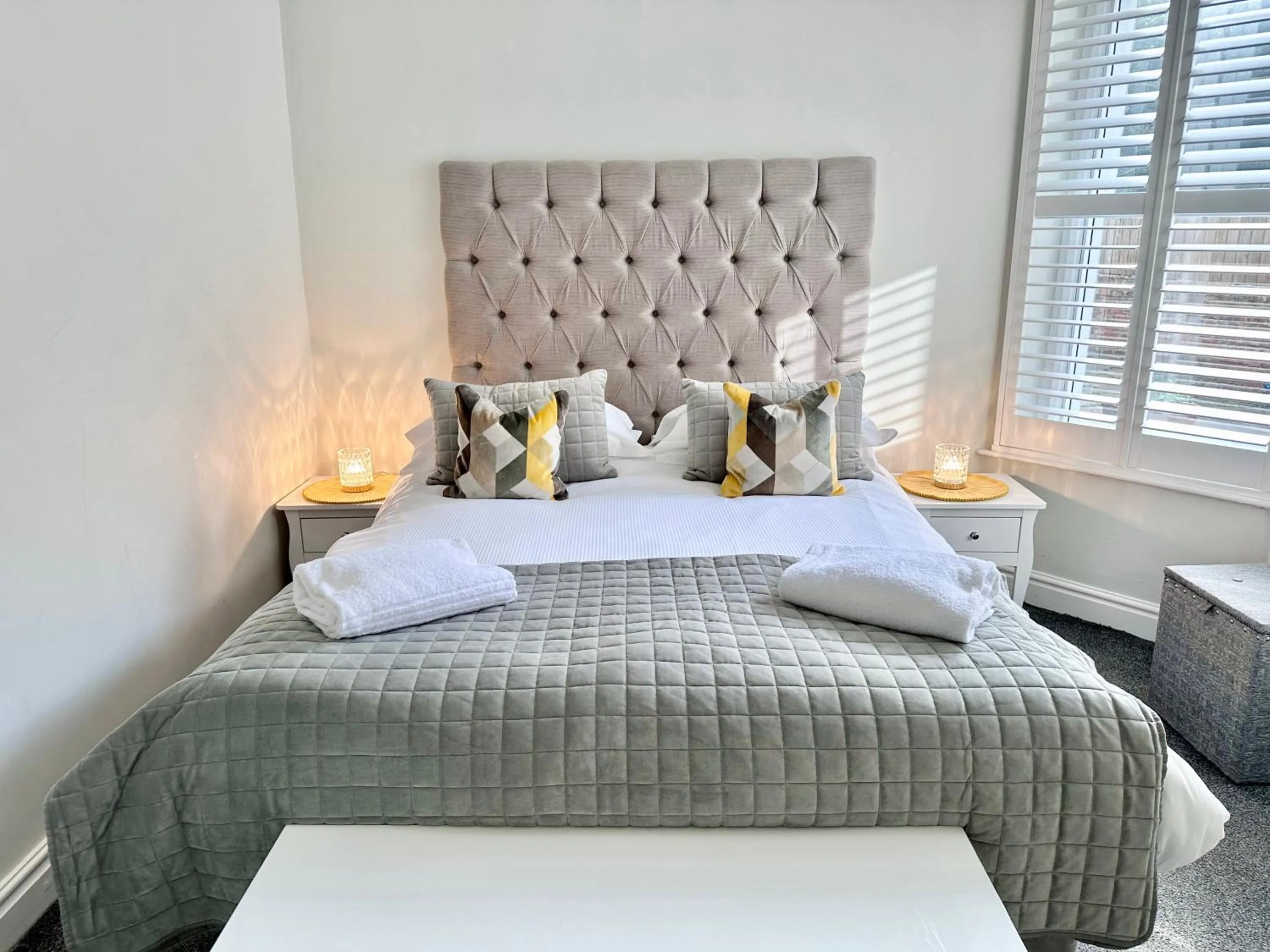 Bedroom, Bed in Gillygate Nest with Free Allocated Parking