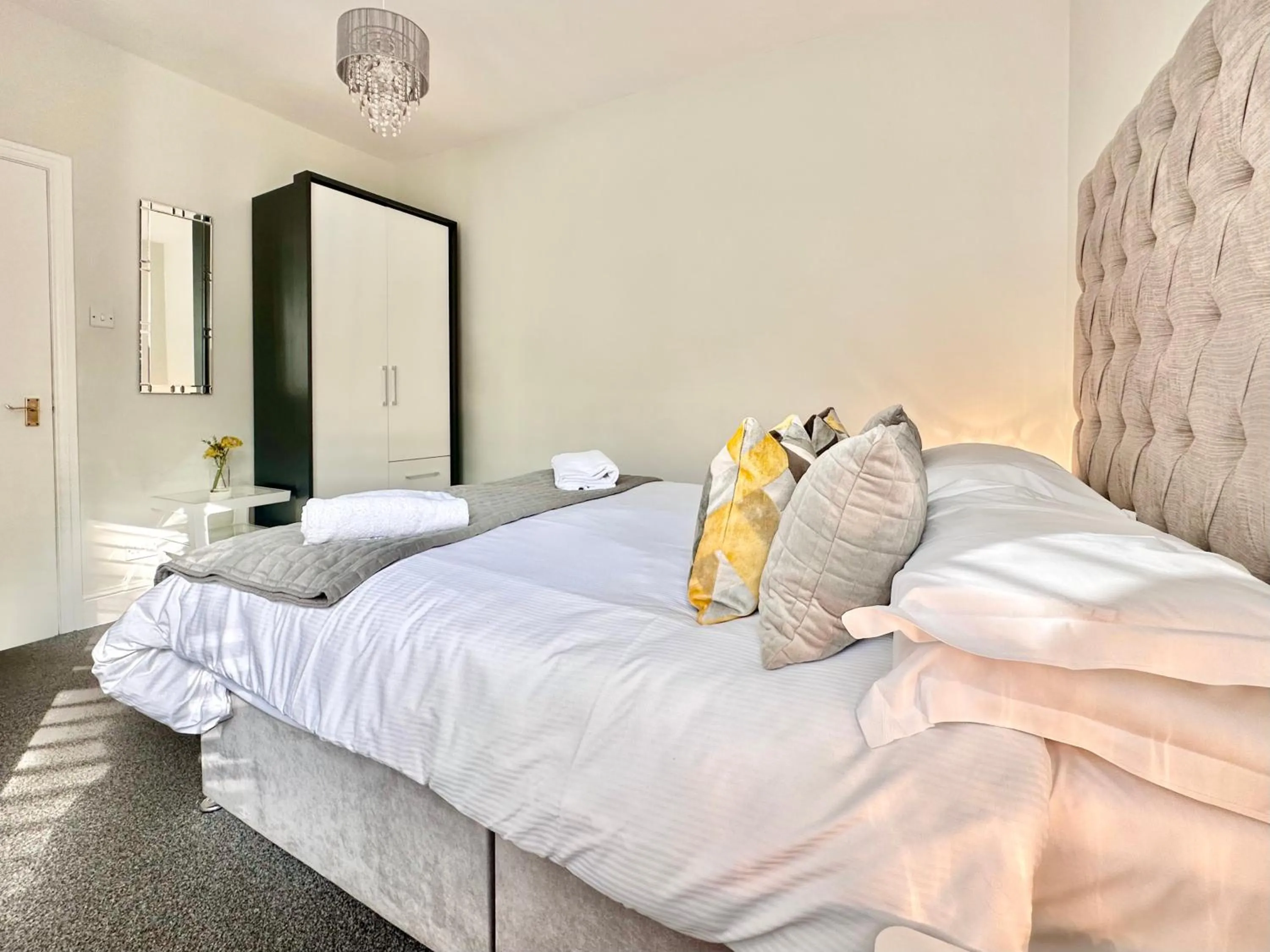 Bedroom, Bed in Gillygate Nest with Free Allocated Parking