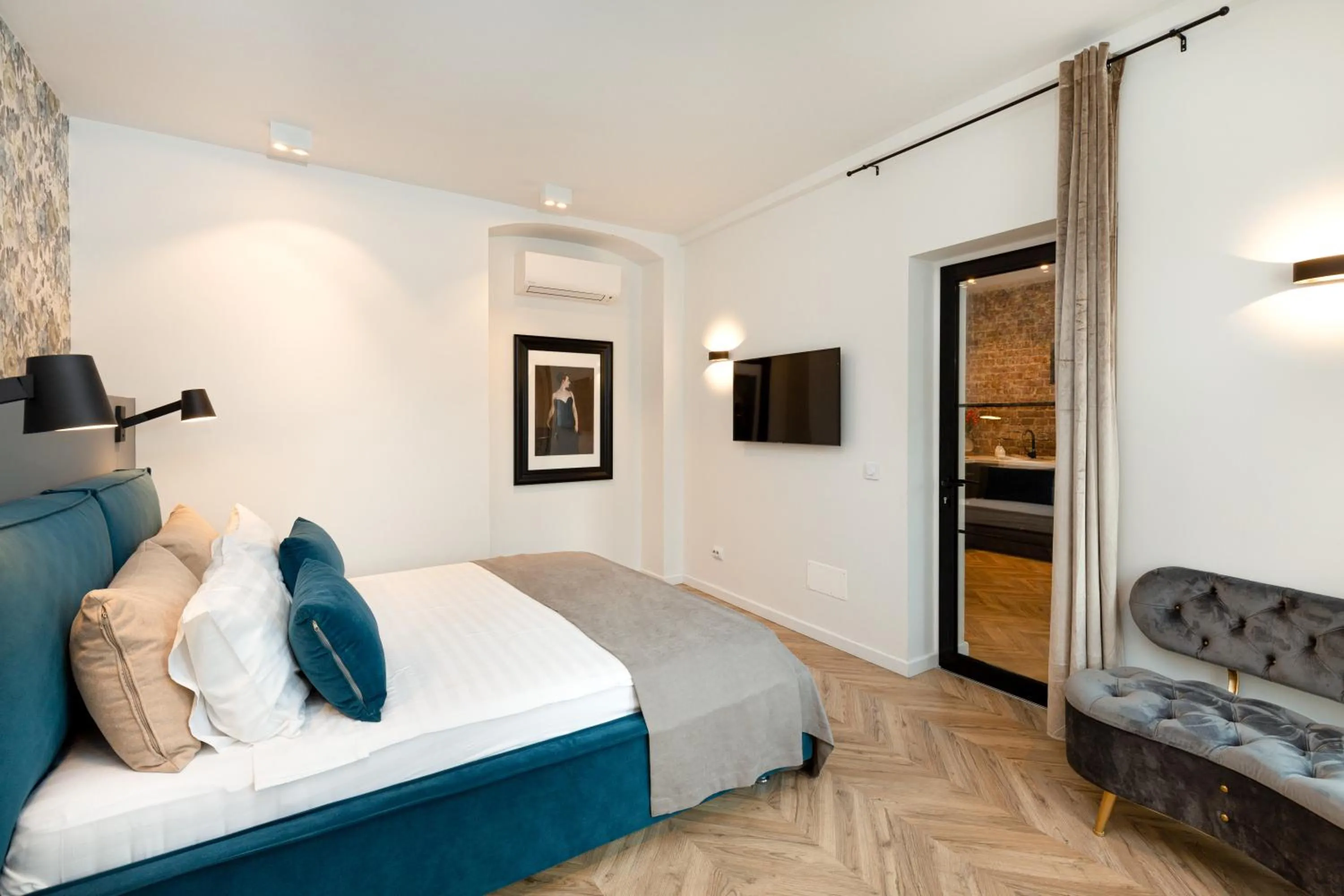 Bedroom, Bed in Metropole Apartments Royal Residence