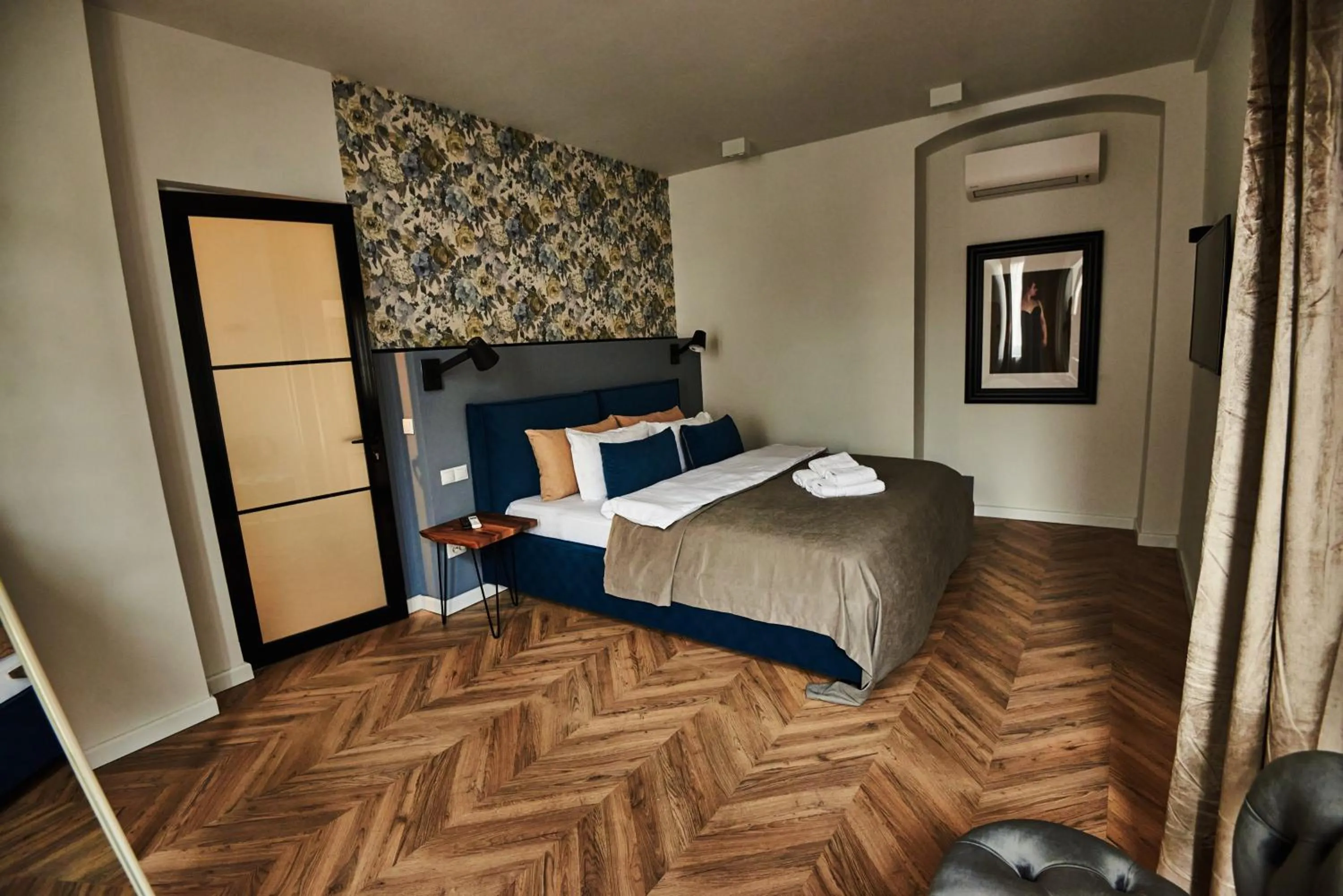 Bed in Metropole Apartments Royal Residence