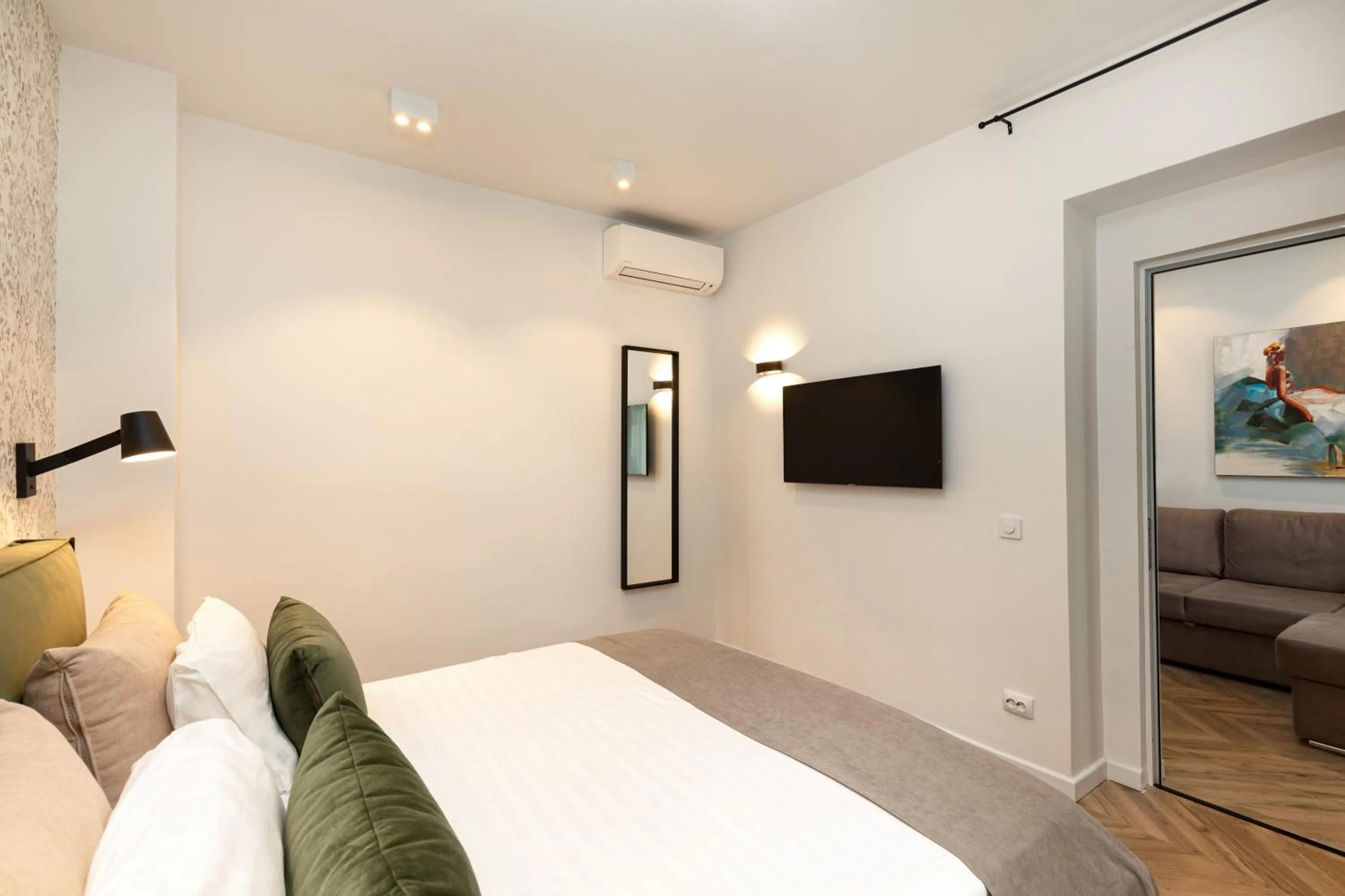 Bedroom, Bed in Metropole Apartments Royal Residence