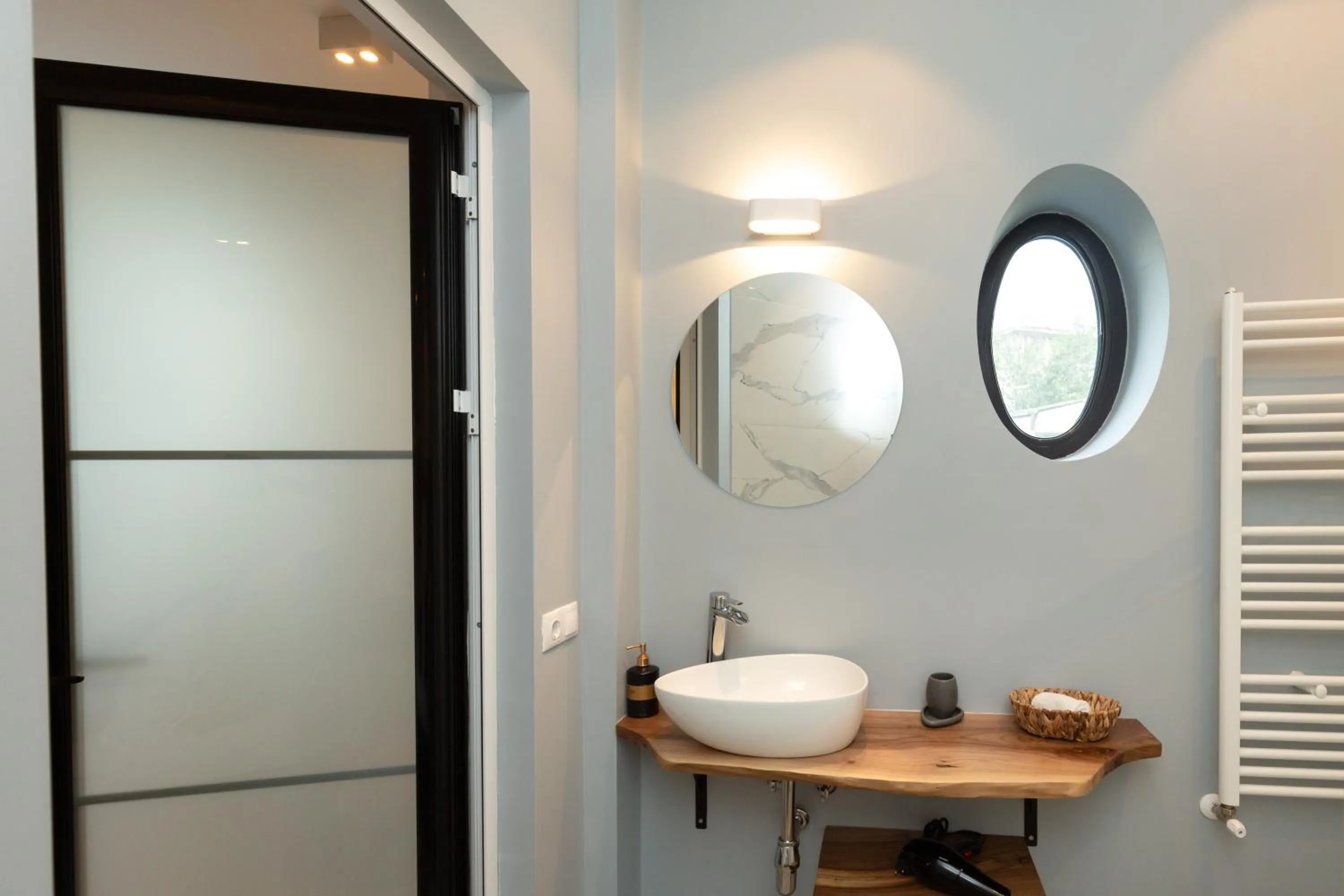 Bathroom in Metropole Apartments Royal Residence