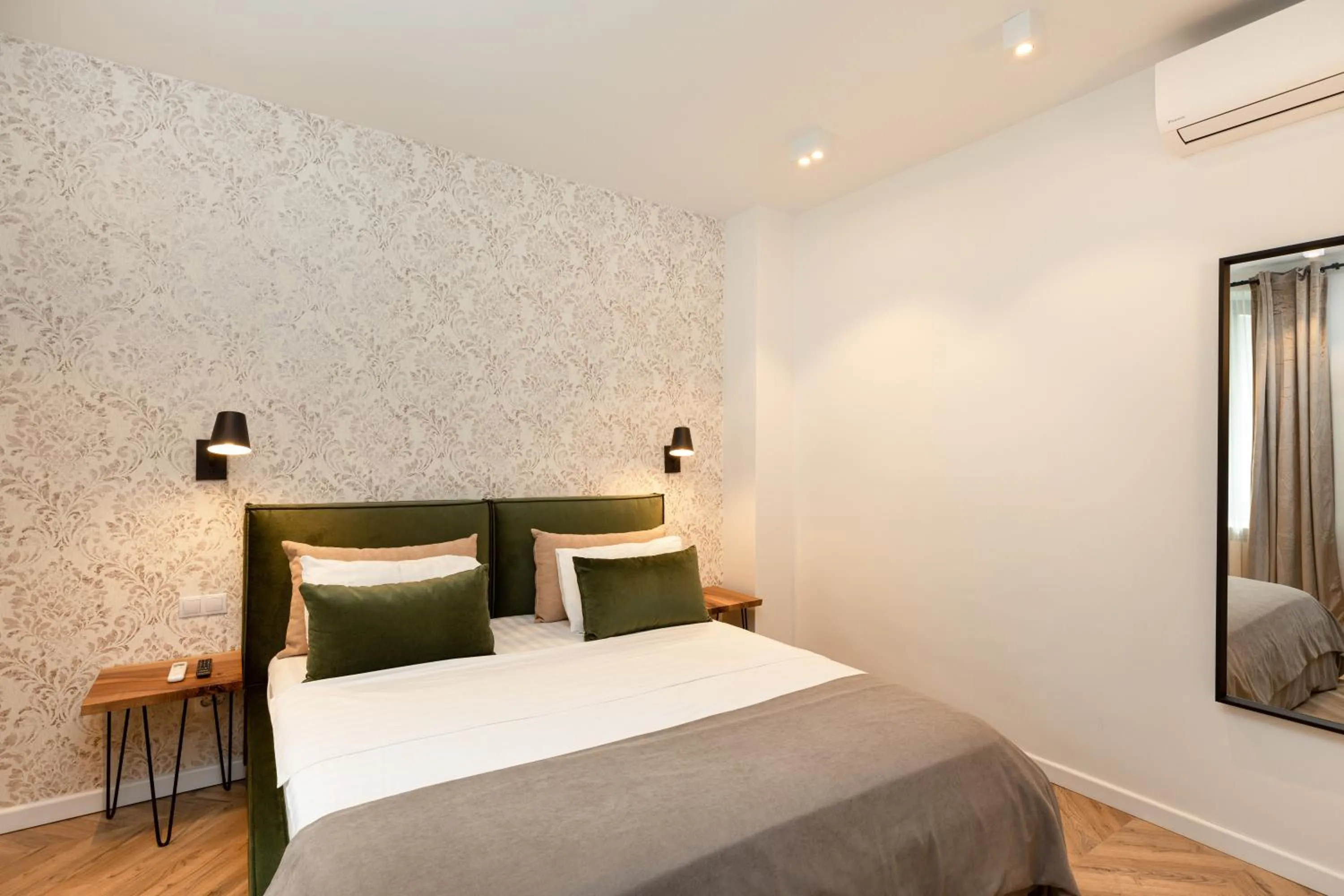 Bedroom, Bed in Metropole Apartments Royal Residence