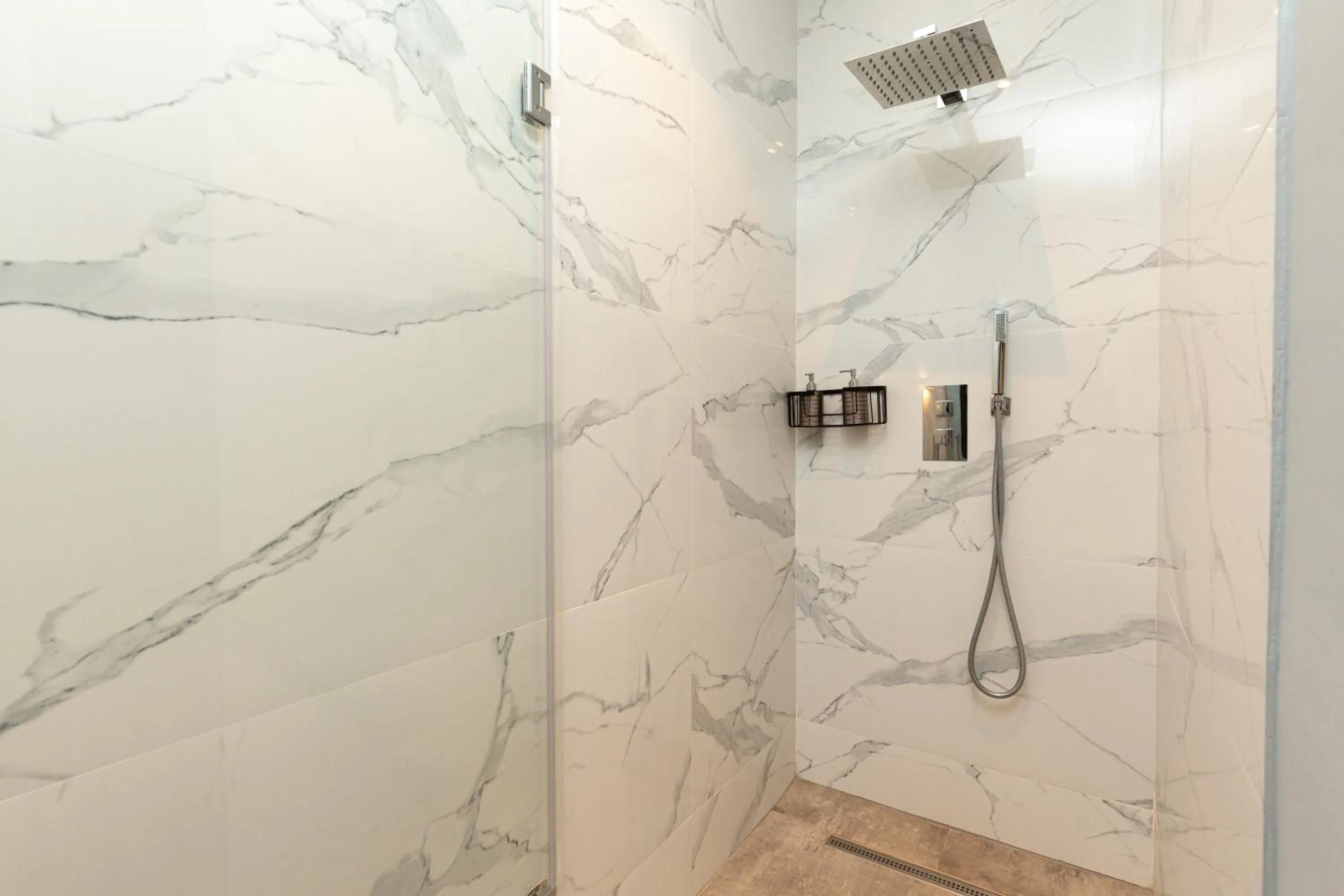 Bathroom in Metropole Apartments Royal Residence