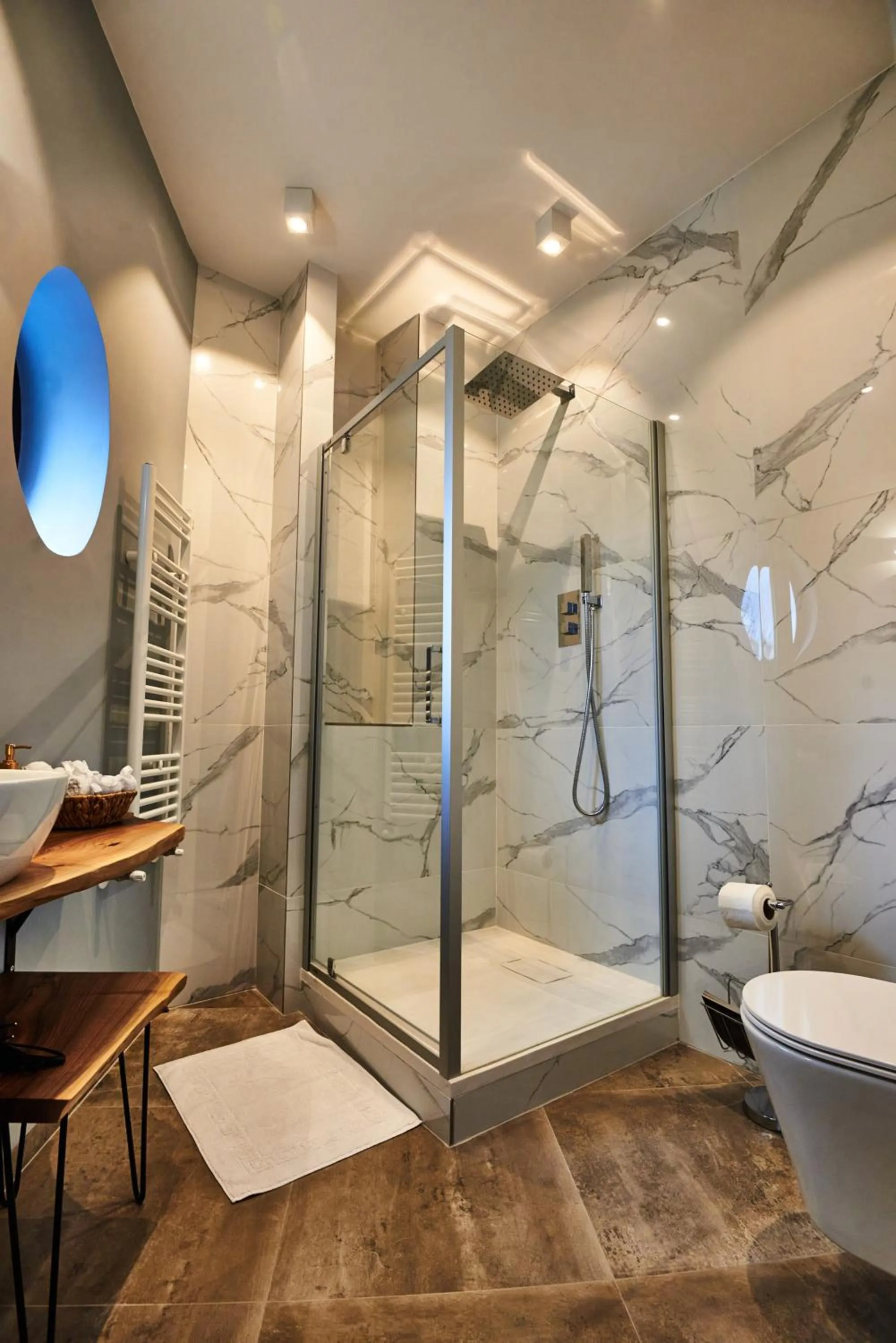 Shower in Metropole Apartments Royal Residence