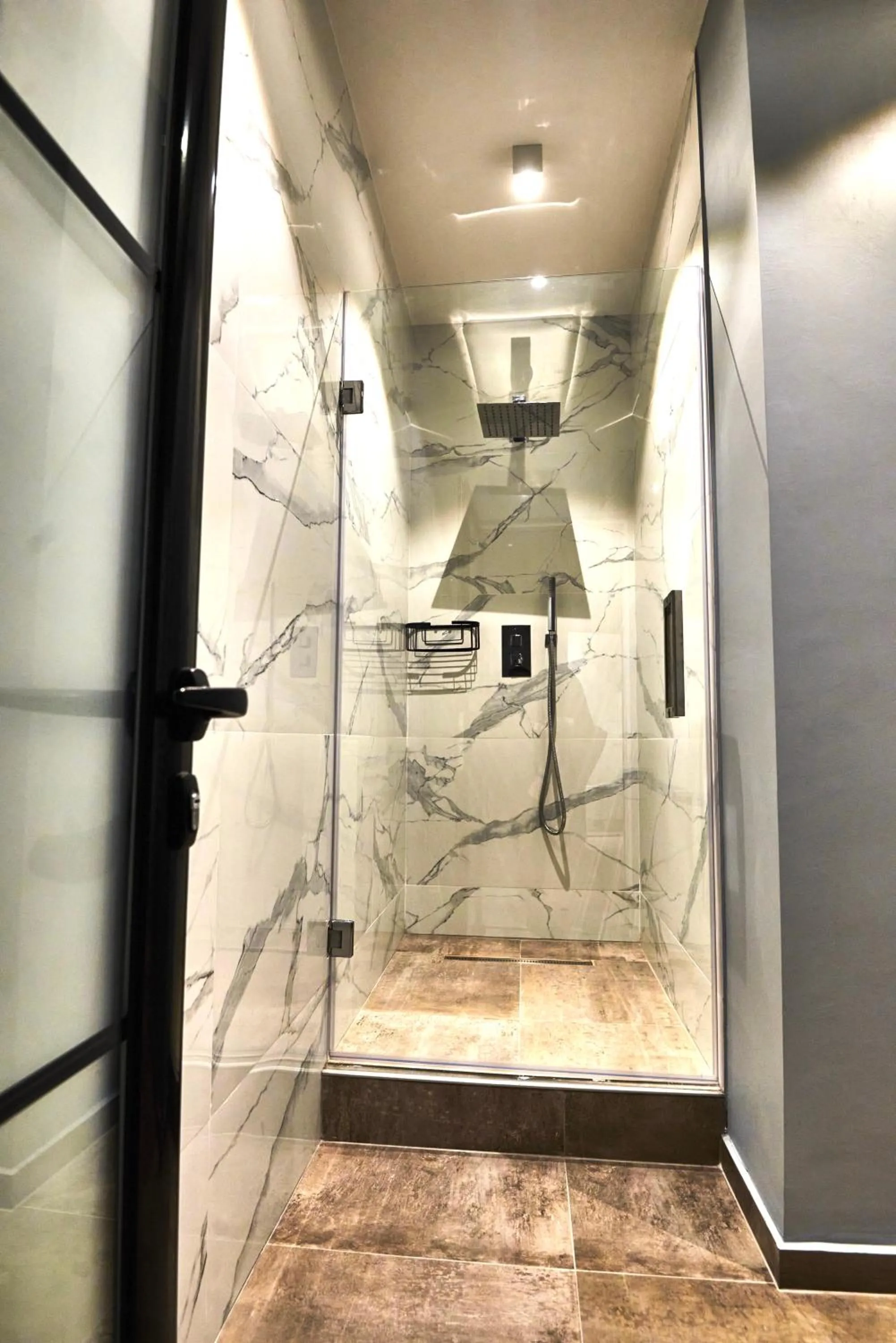 Bathroom in Metropole Apartments Royal Residence