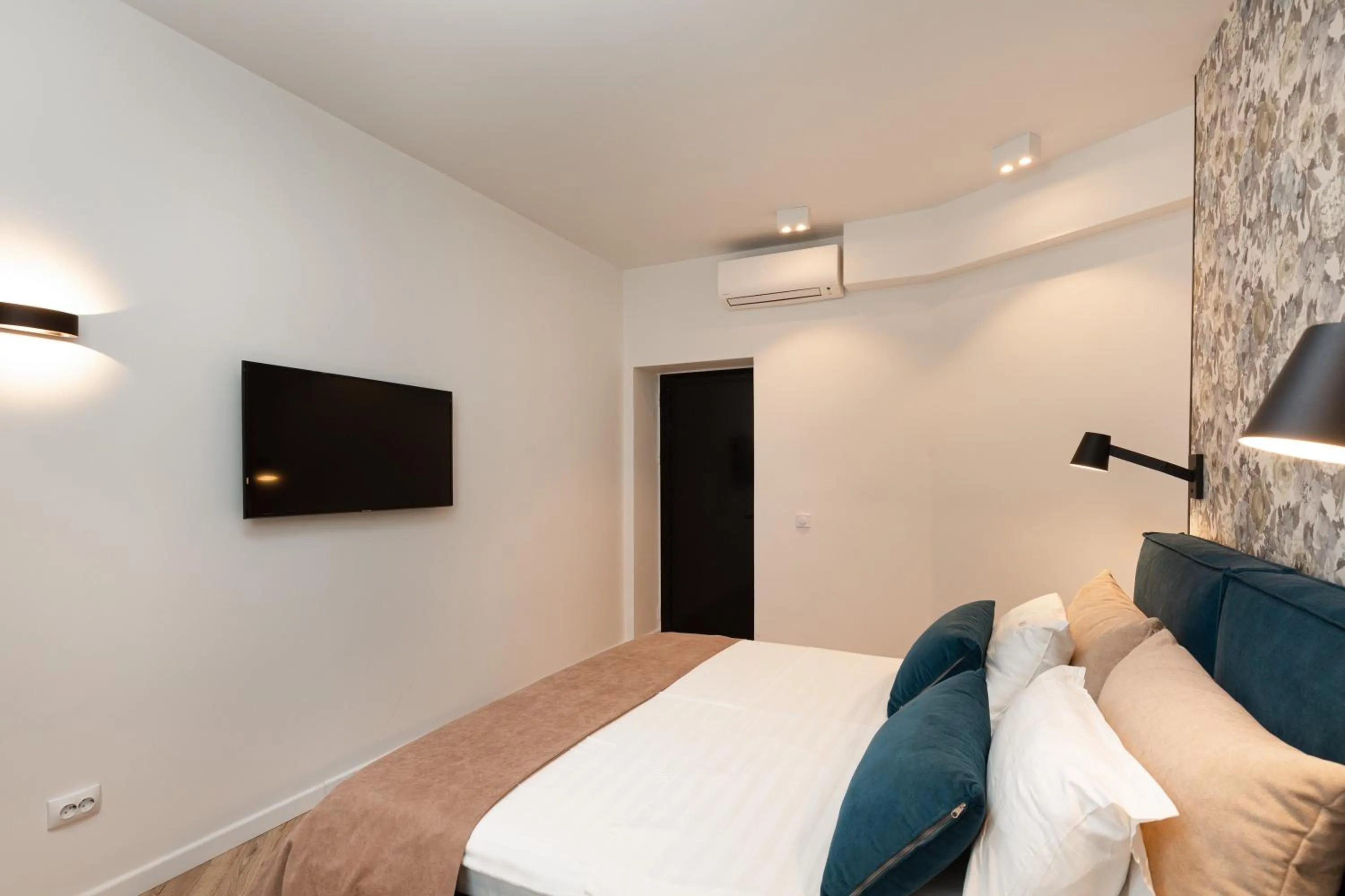 Bedroom, Bed in Metropole Apartments Royal Residence