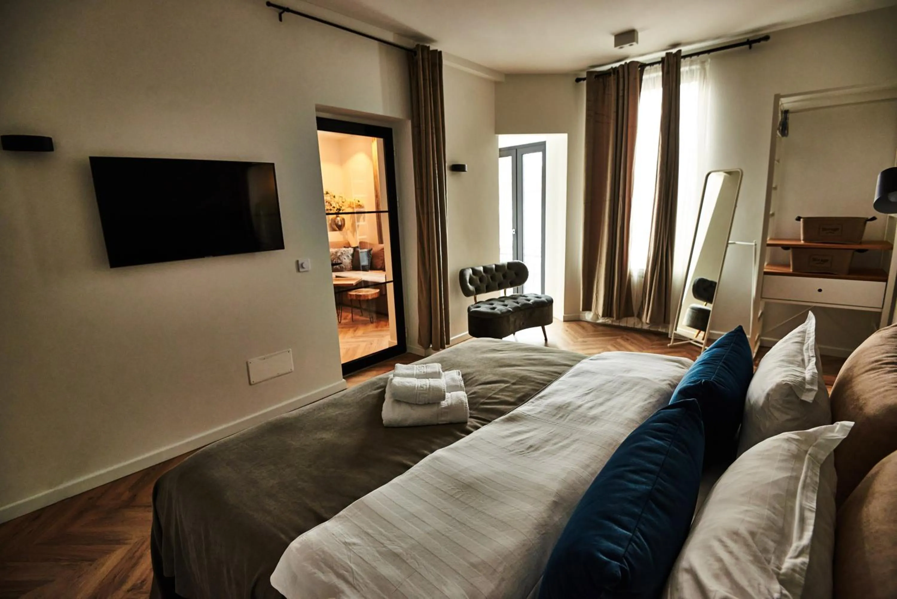 Bed in Metropole Apartments Royal Residence