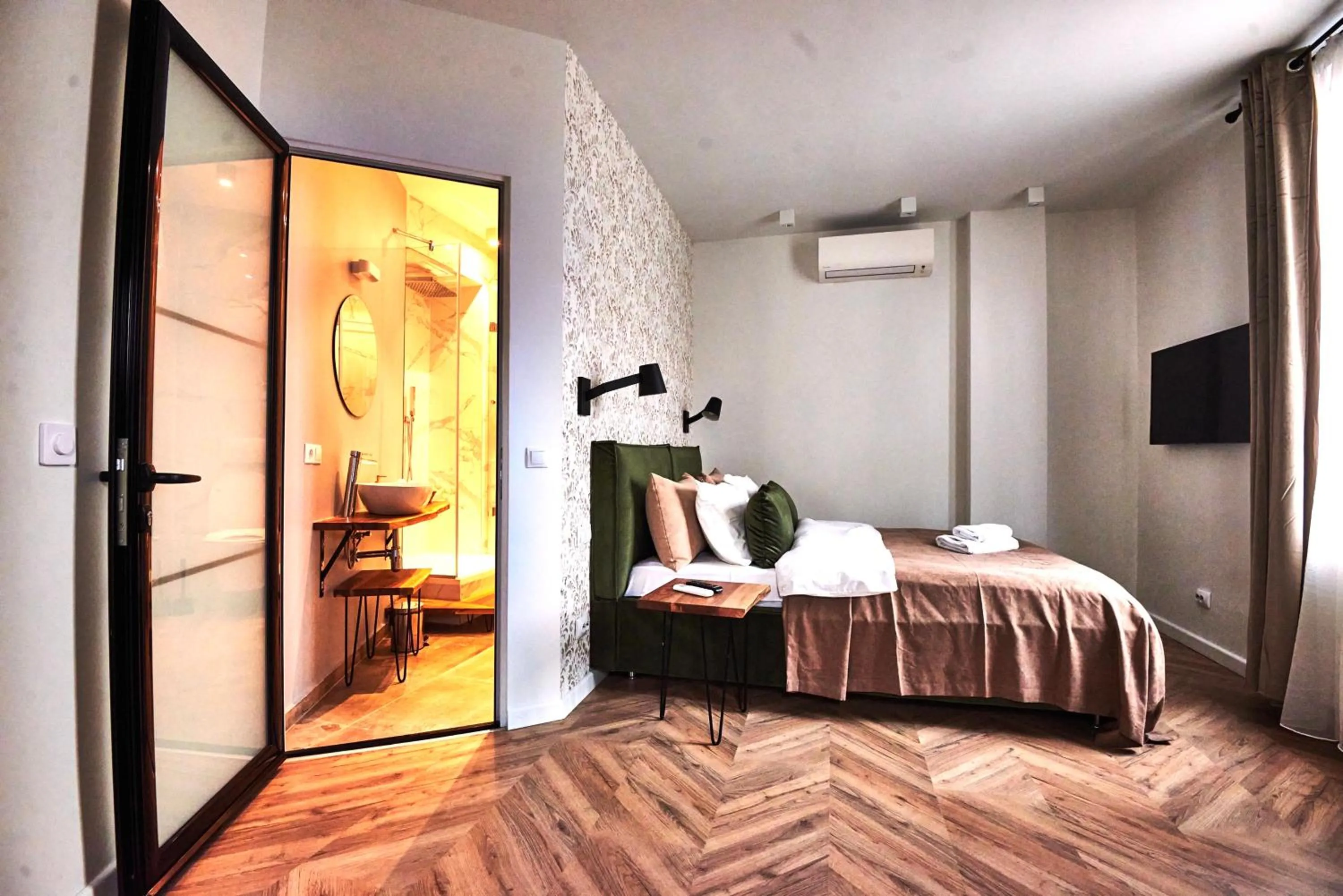 Photo of the whole room, Bed in Metropole Apartments Royal Residence