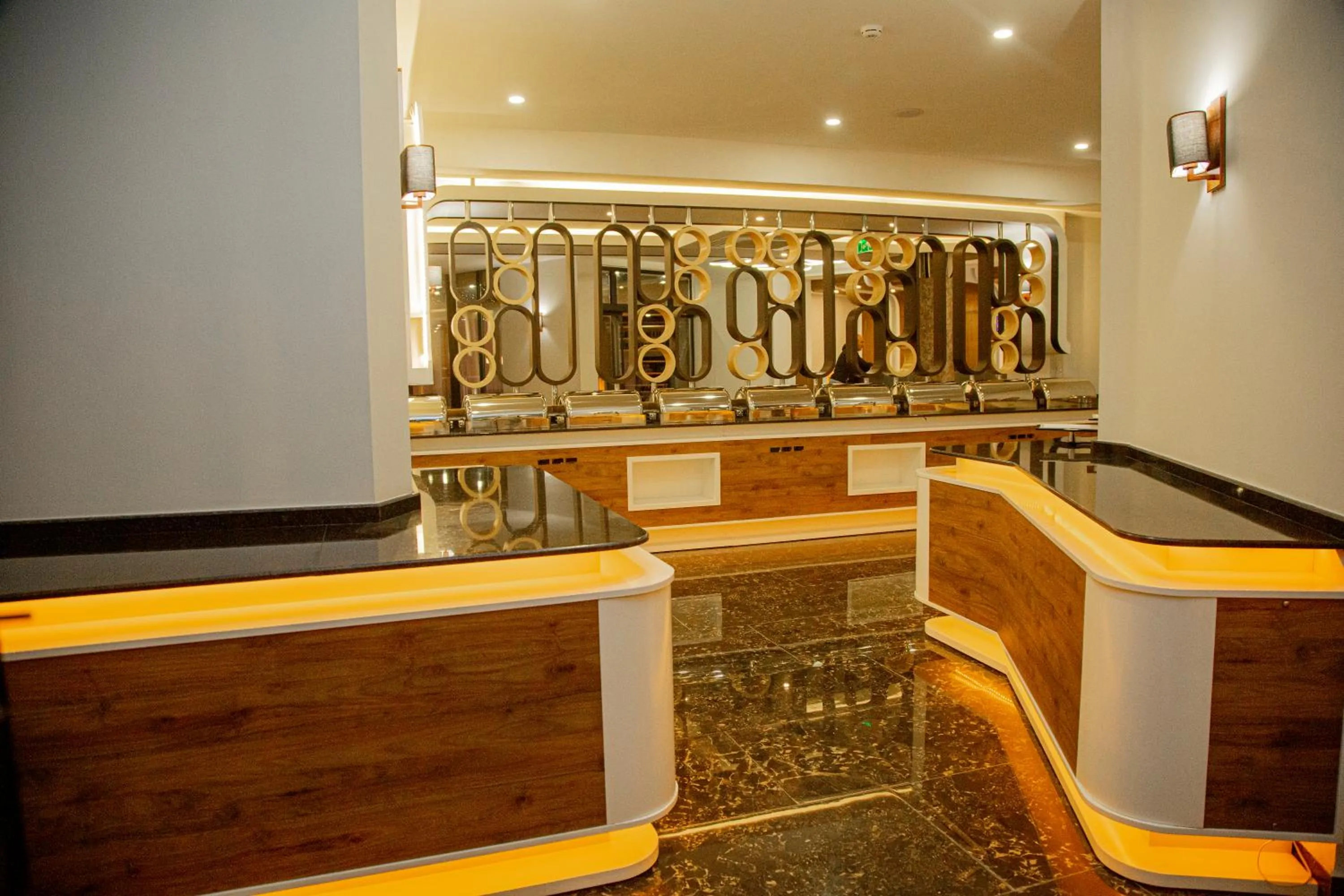 Restaurant/places to eat in Sette Serenity Hotel