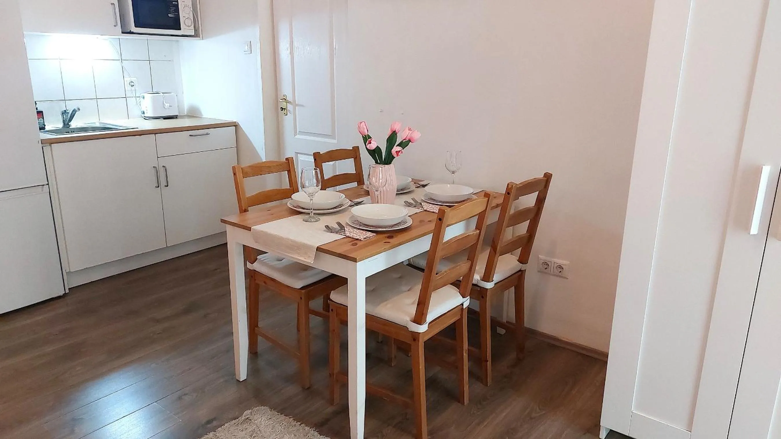 GoodMo Budapest Smart Rooms