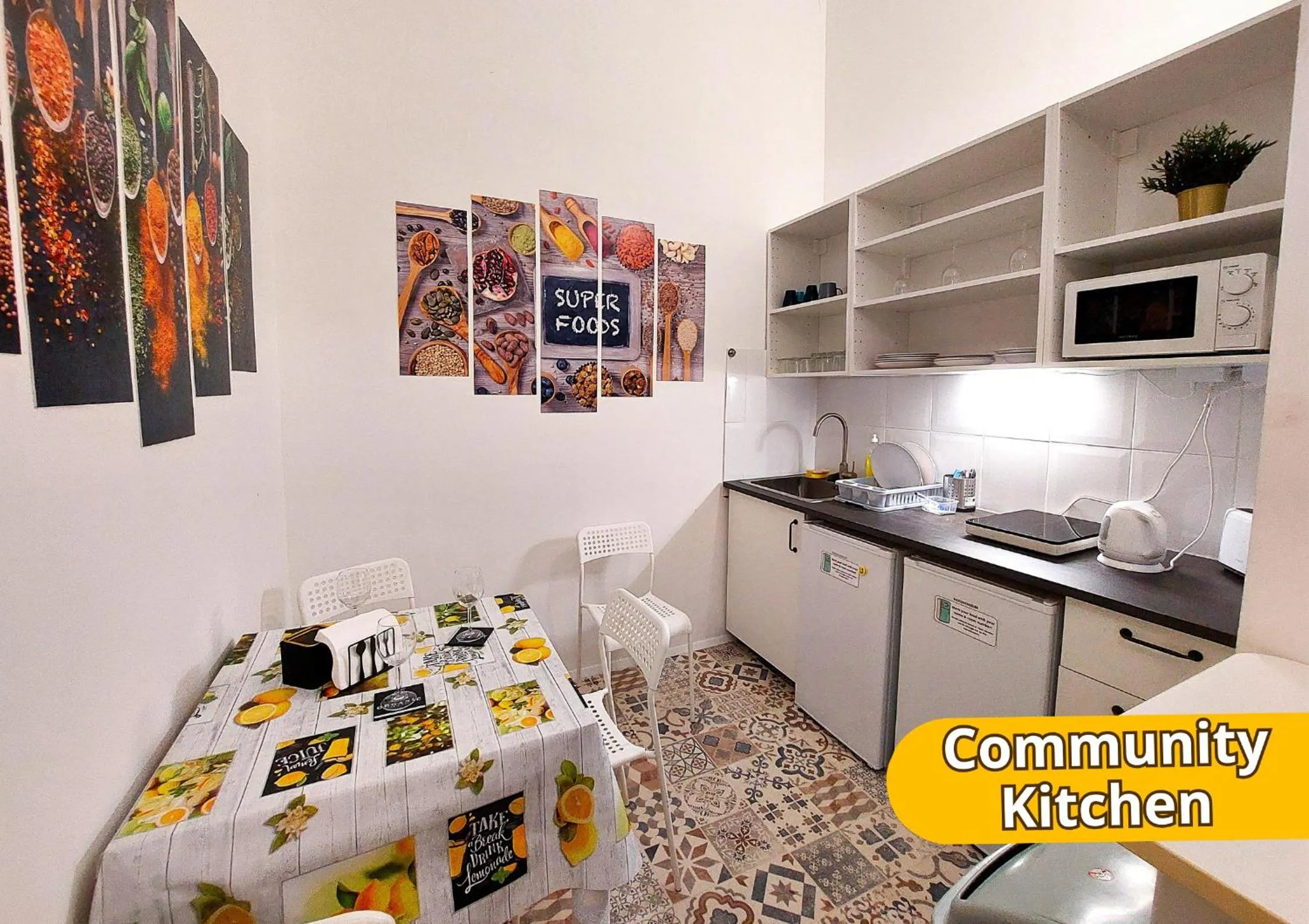 Kitchen or kitchenette in GoodMo Budapest Smart Rooms