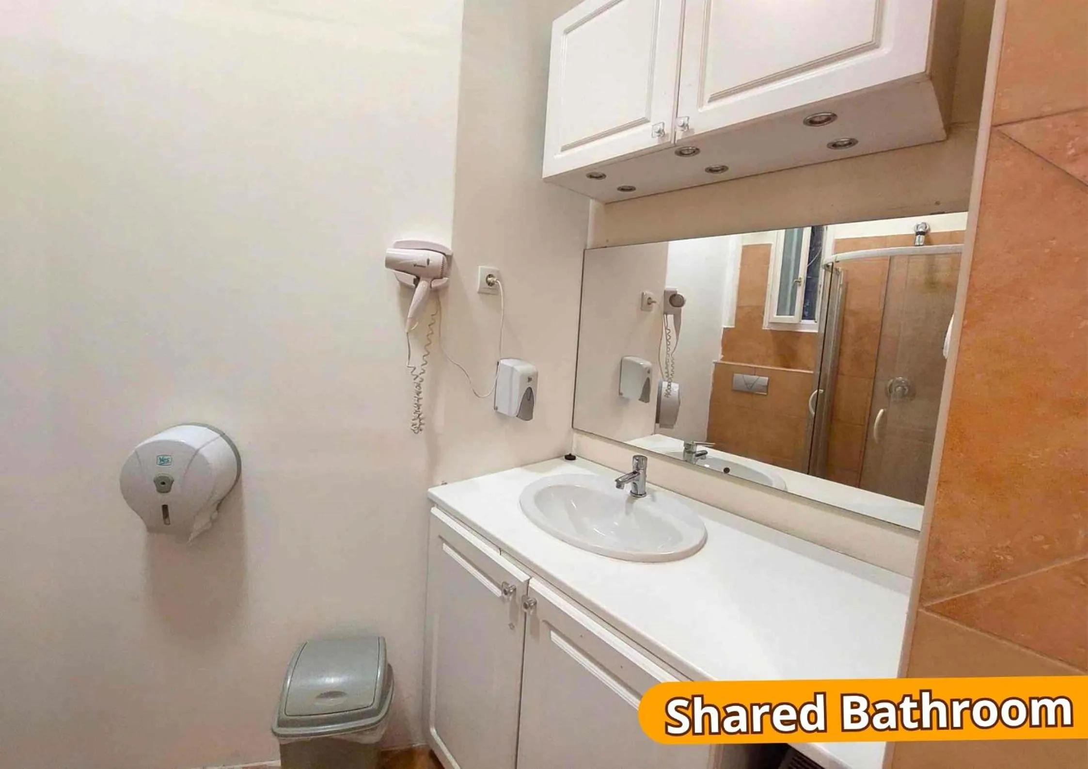 Bathroom in GoodMo Budapest Smart Rooms
