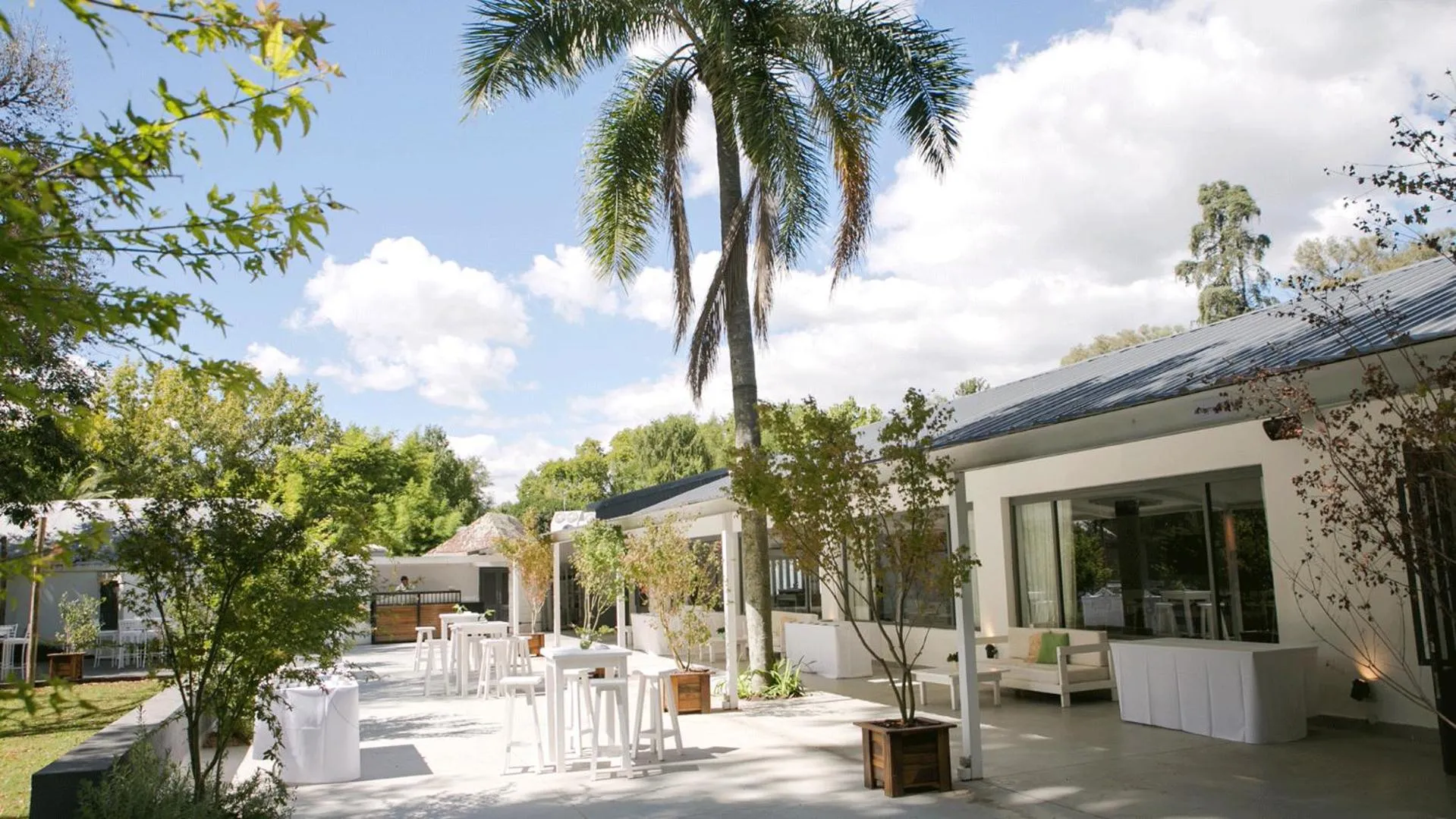 Property building in Posada Mendoza by DOT Tradition