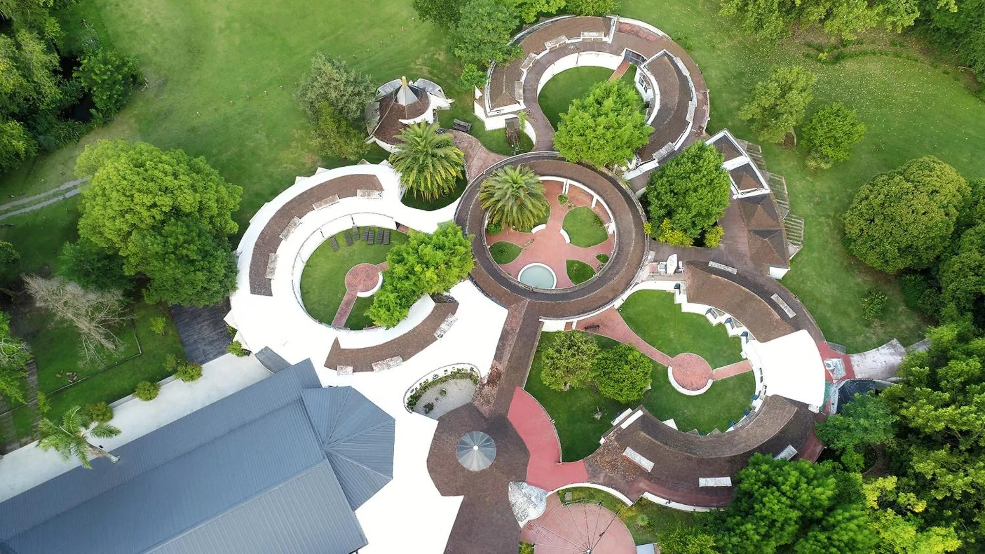 Property building in Posada Mendoza by DOT Tradition