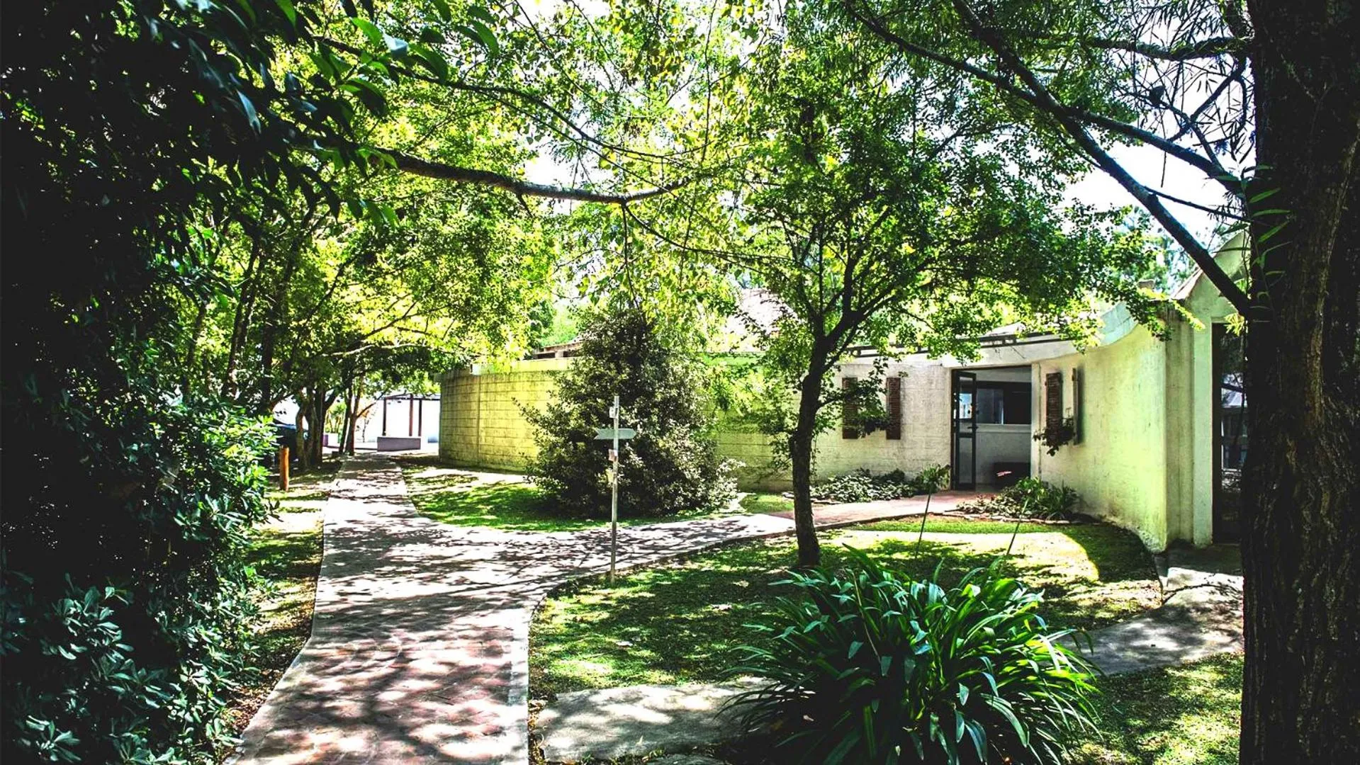 Property building in Posada Mendoza by DOT Tradition