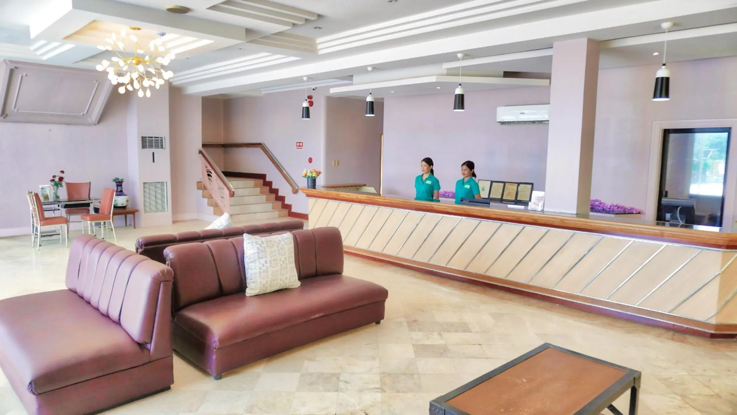 Staff in Hotel Valencia