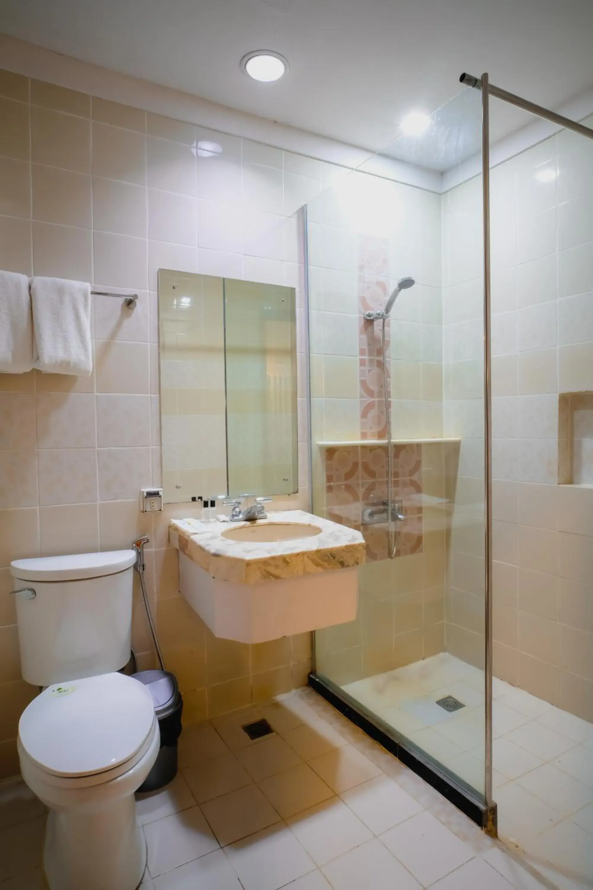 Family Room with Bathroom in Hotel Valencia Family Room with Bathroom in Hotel Valencia