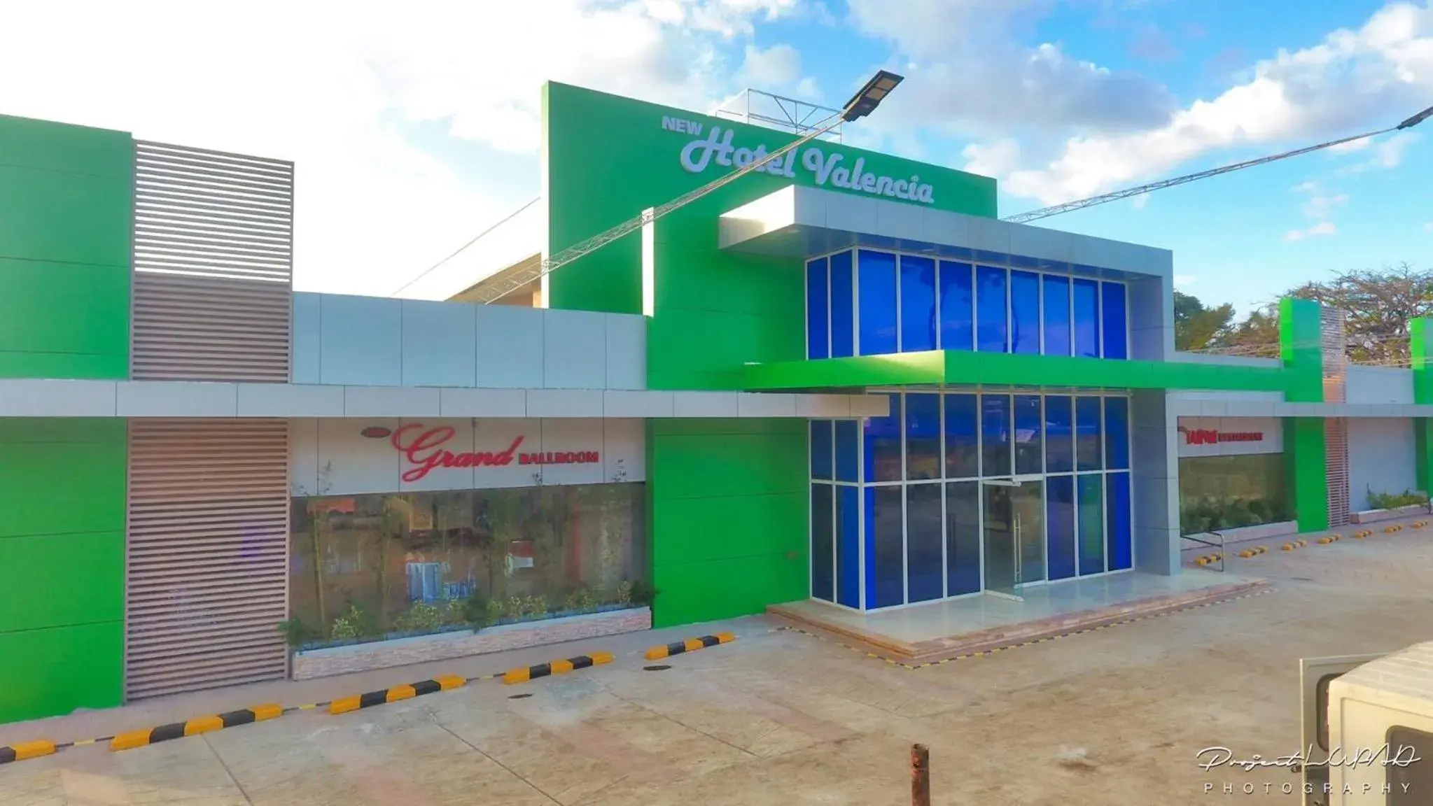 Facade/entrance in Hotel Valencia Facade/entrance in Hotel Valencia