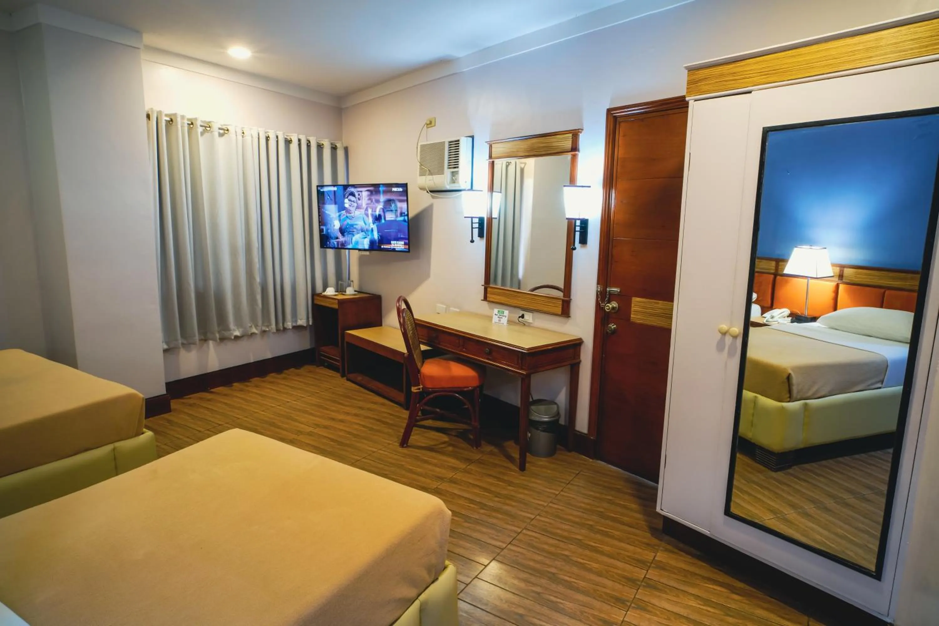 Photo of the whole room, Bed in Hotel Valencia