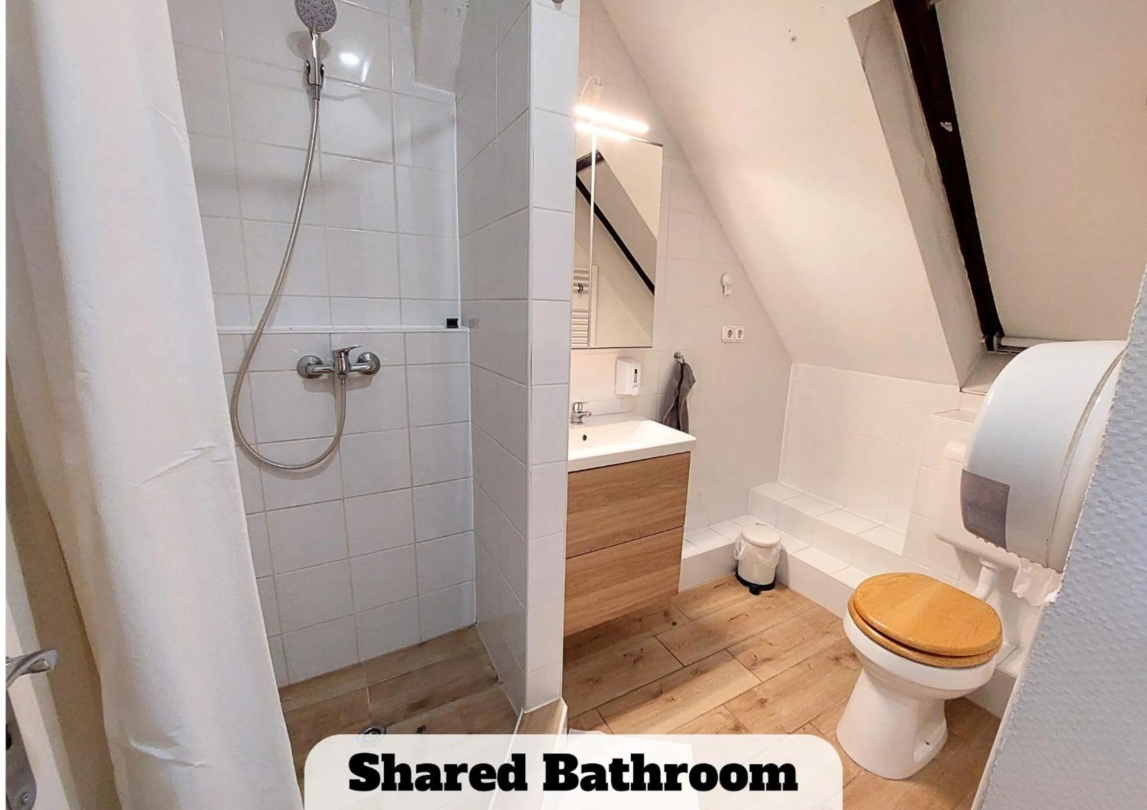 Shower in Black Sheep Budapest Smart Rooms