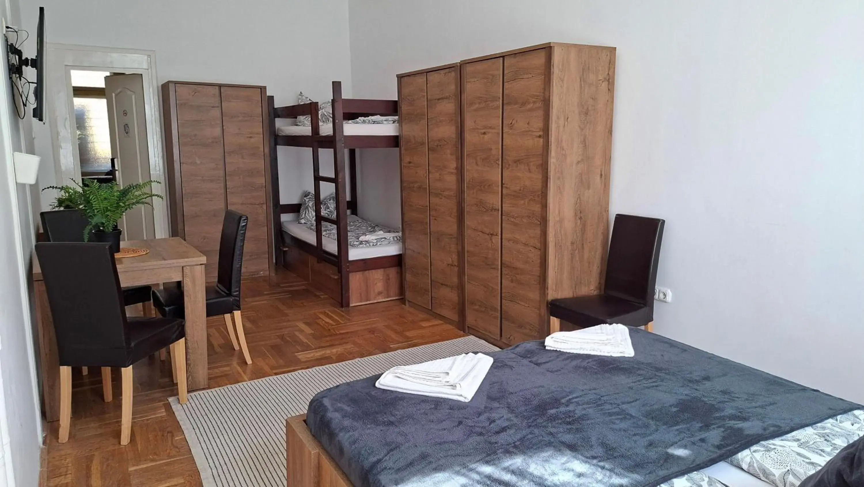 Family Room with Shared Bathroom in Black Sheep Budapest Smart Rooms Family Room with Shared Bathroom in Black Sheep Budapest Smart Rooms